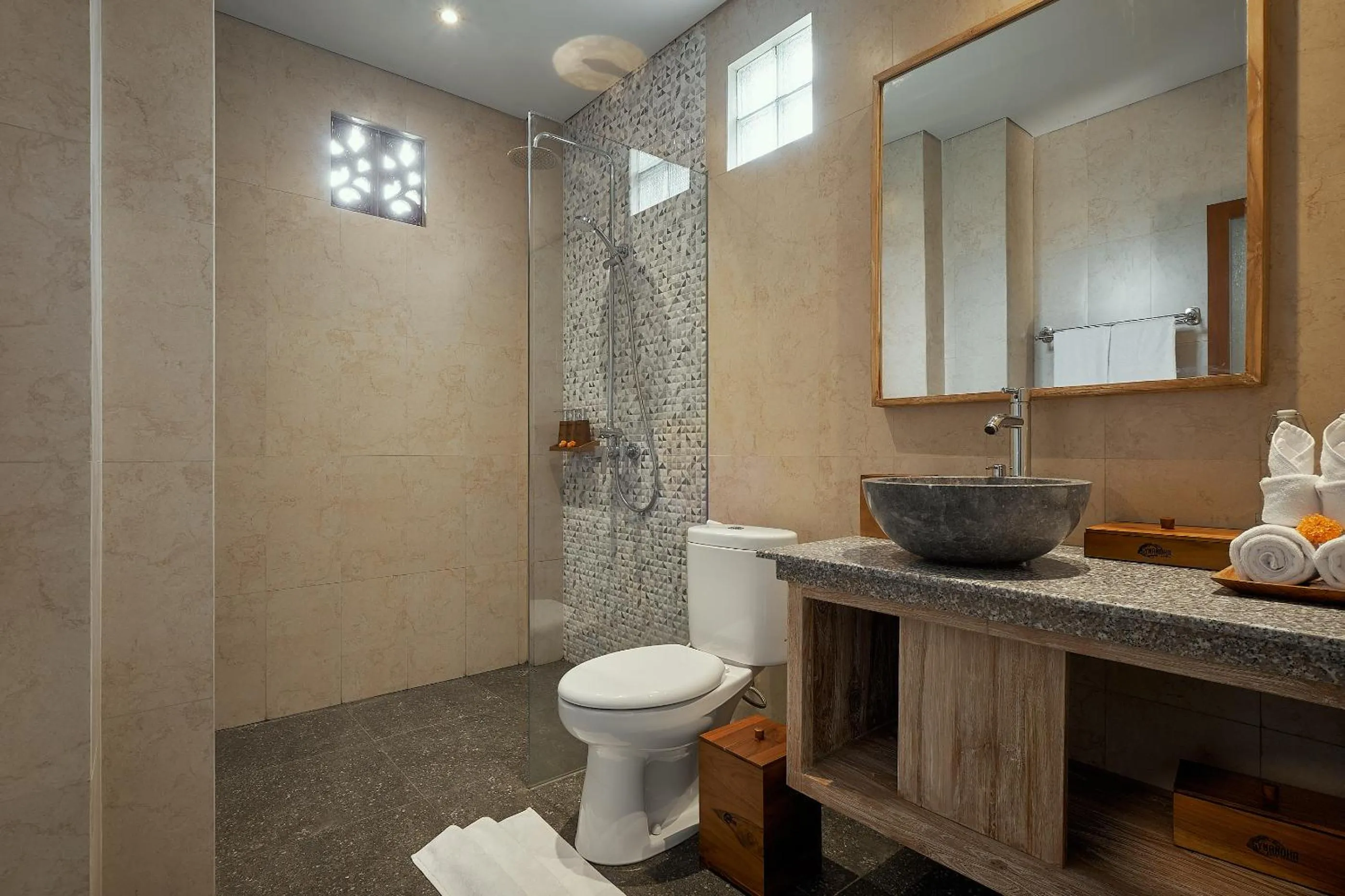 Shower in Gynandha Ubud Cottage