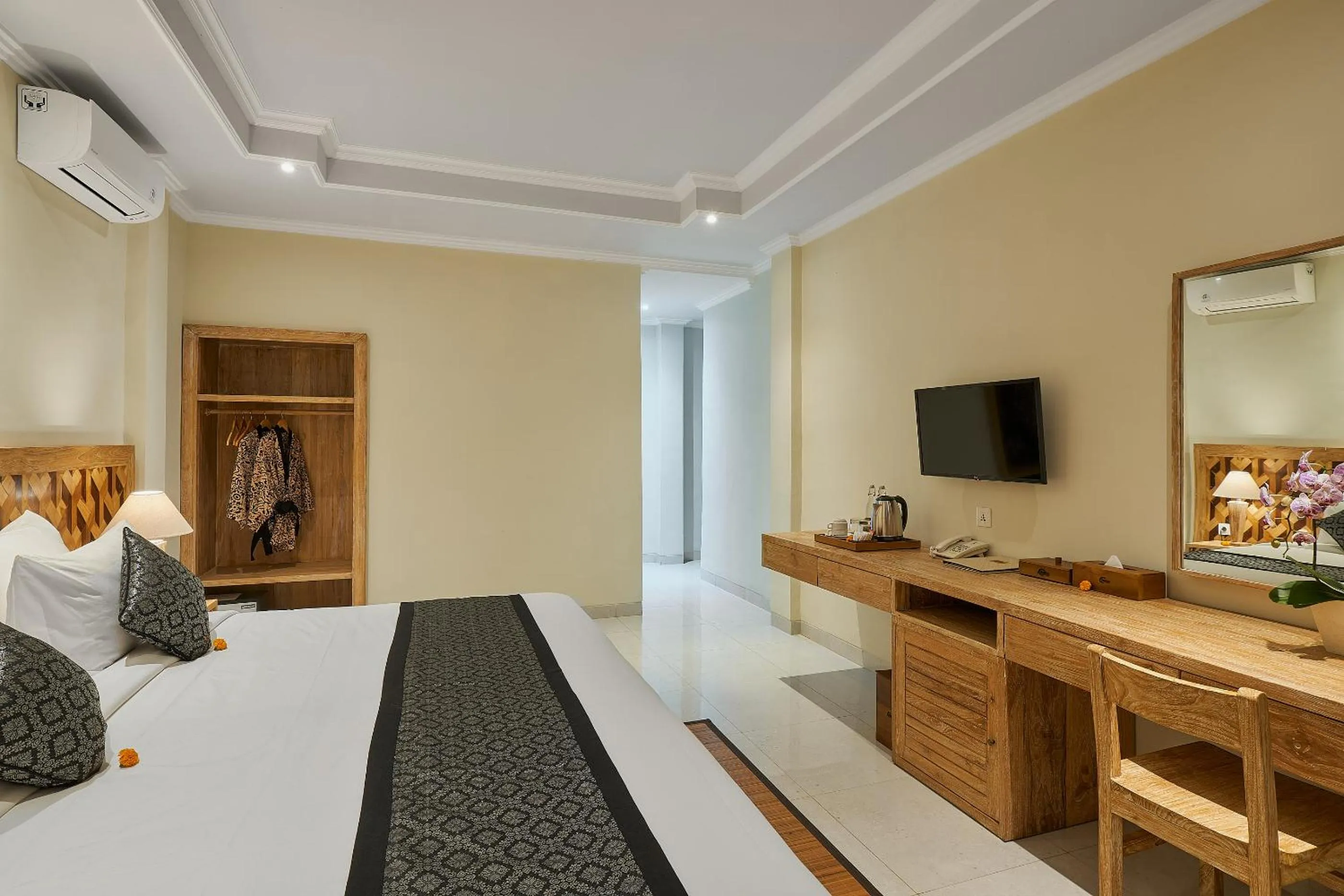 Communal lounge/ TV room, Bed in Gynandha Ubud Cottage