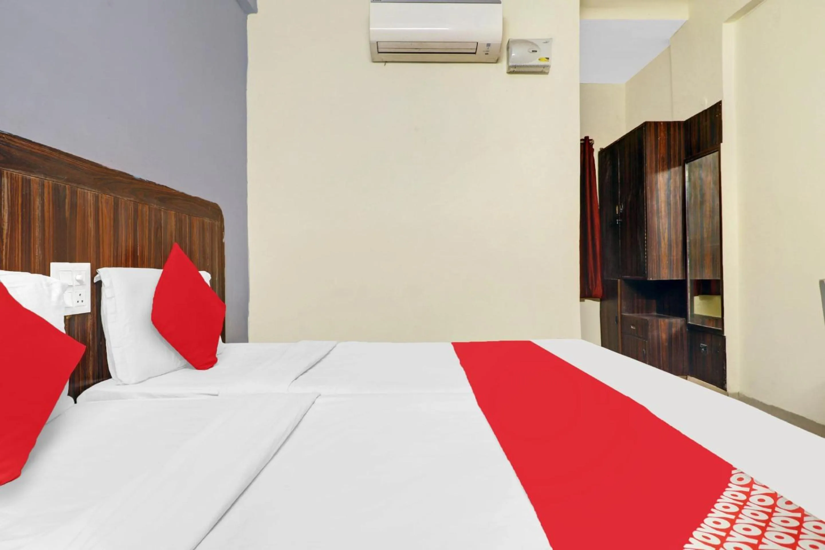 Bedroom, Bed in Hotel O HRR Hotels Near Paradise circle