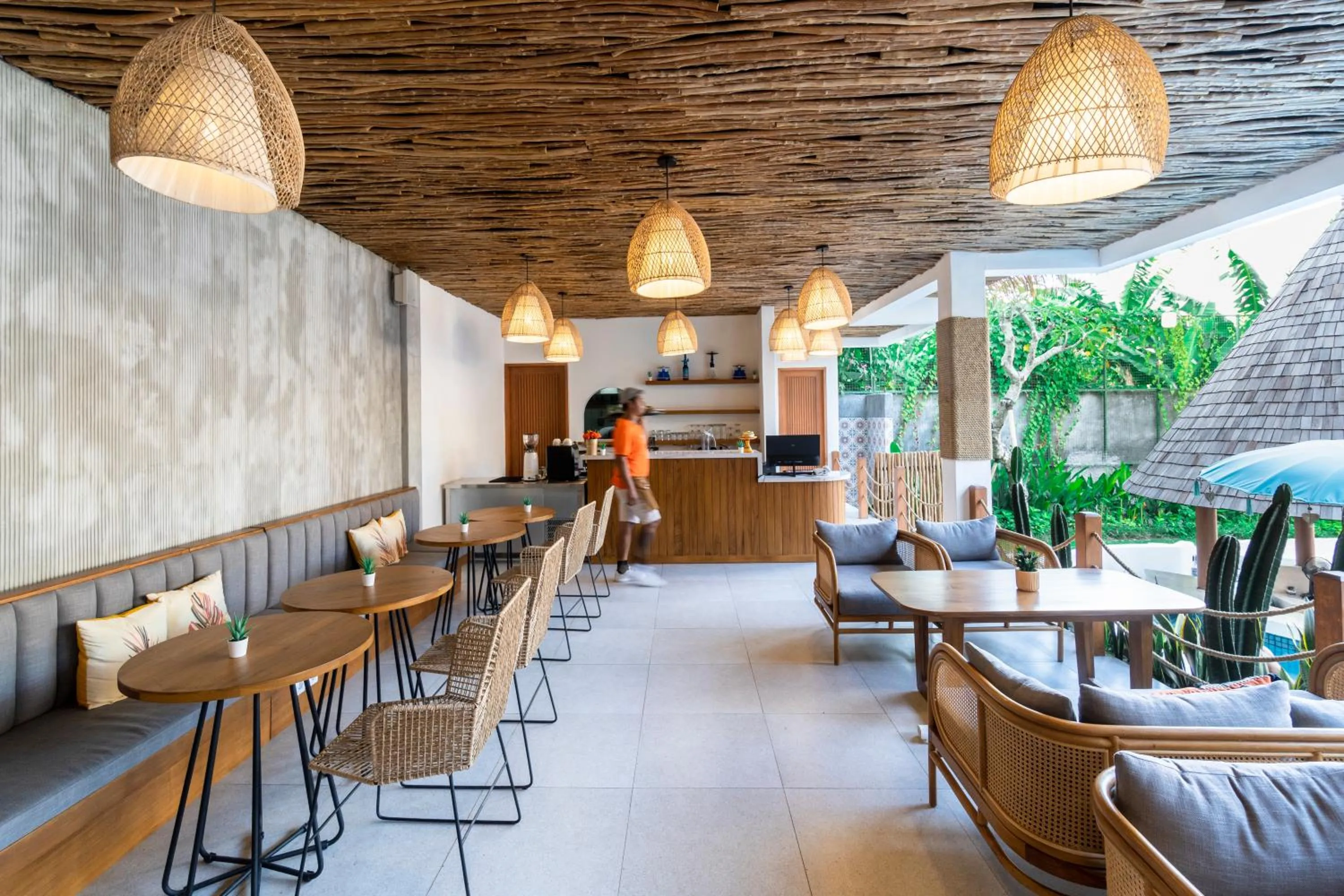 Restaurant/places to eat in Roomates Hostel Canggu by Ini Vie Hospitality