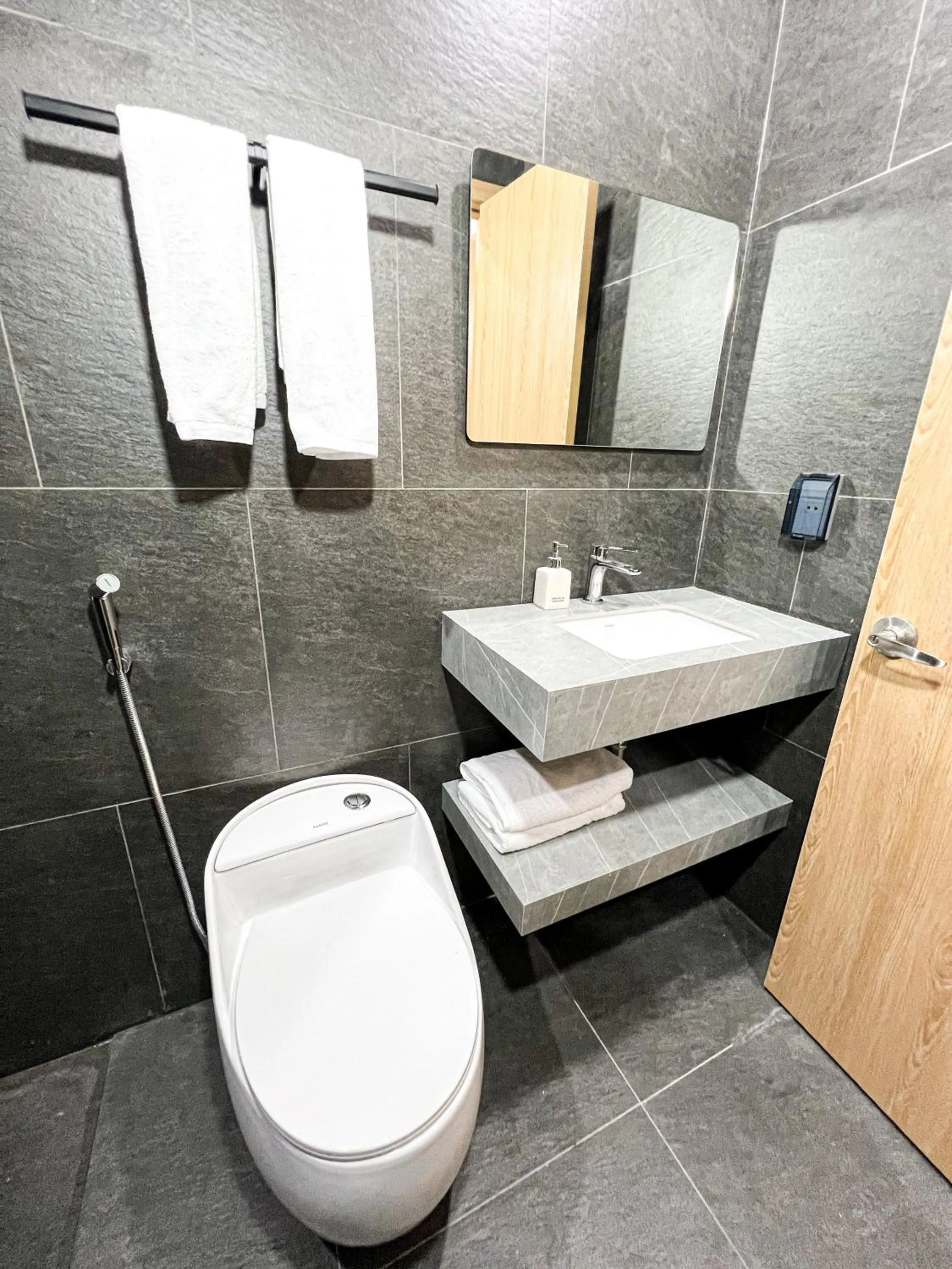 Shower in Lều Vịt Homestay Hải Phòng