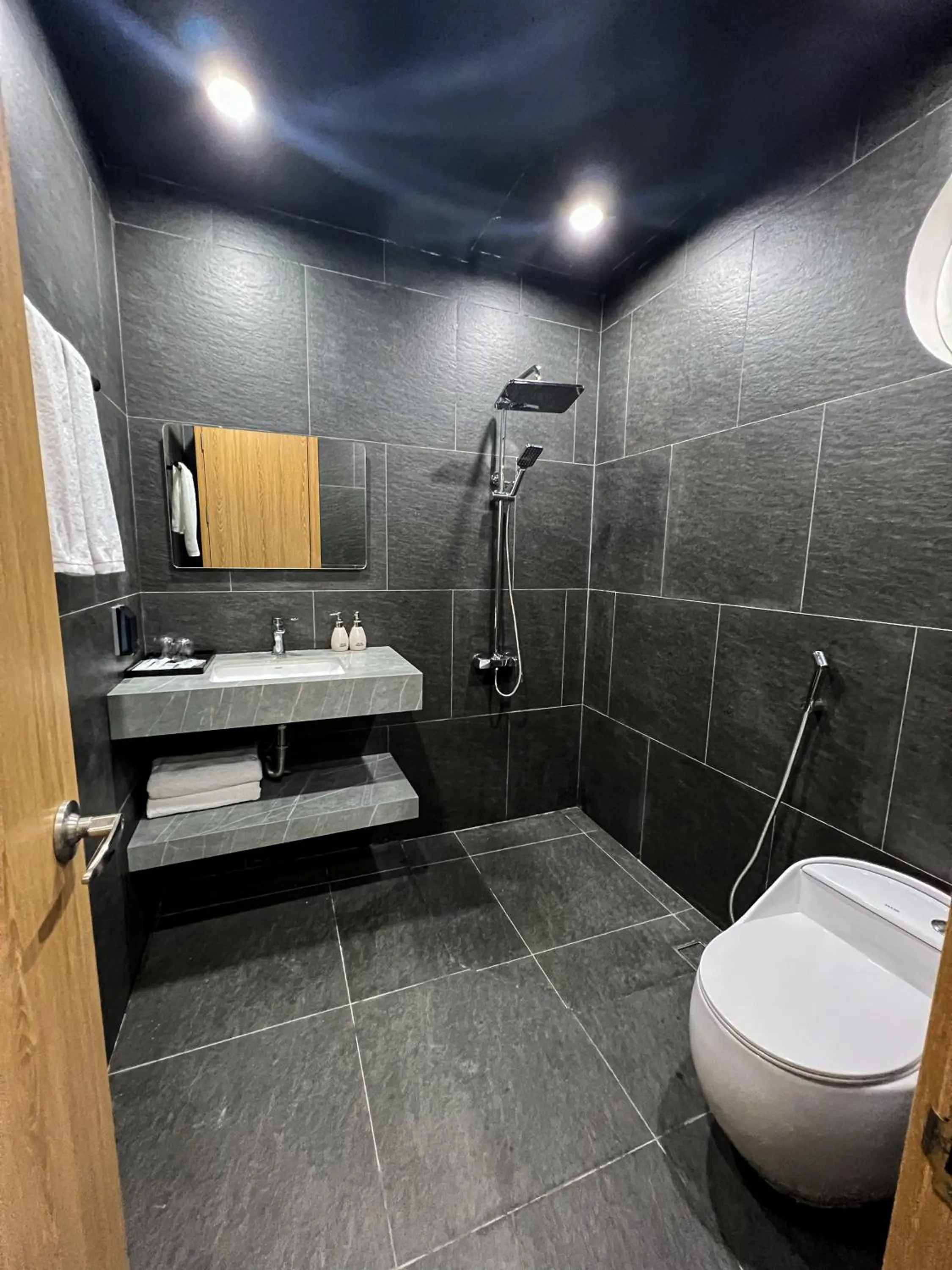 Shower in Lều Vịt Homestay Hải Phòng
