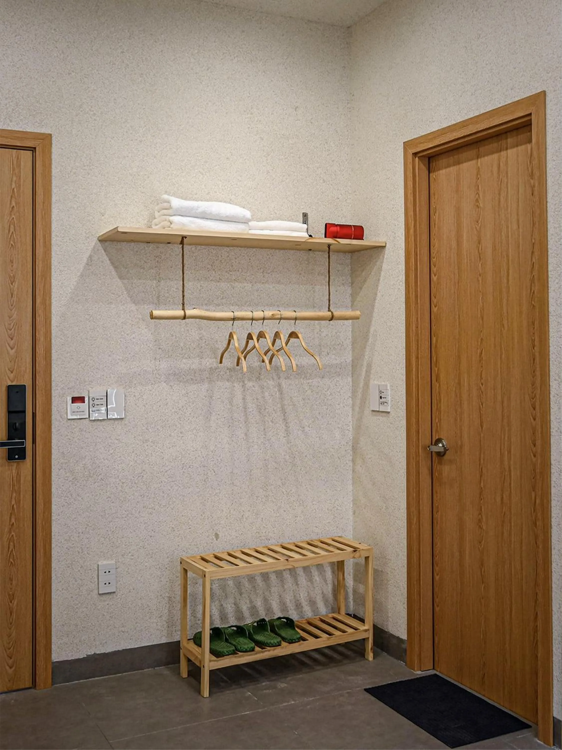 wardrobe in Lều Vịt Homestay Hải Phòng