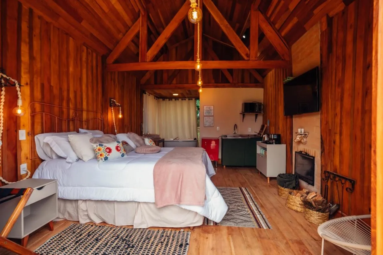 Communal lounge/ TV room in Montanha Home