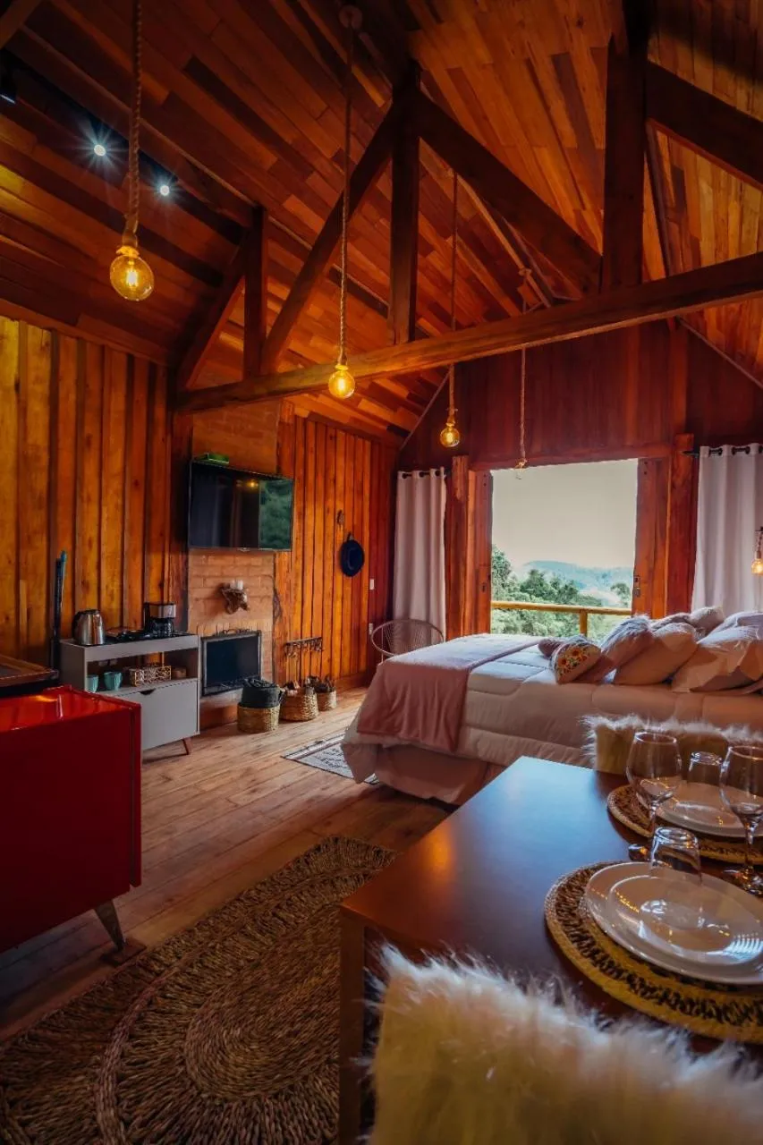 Communal lounge/ TV room in Montanha Home