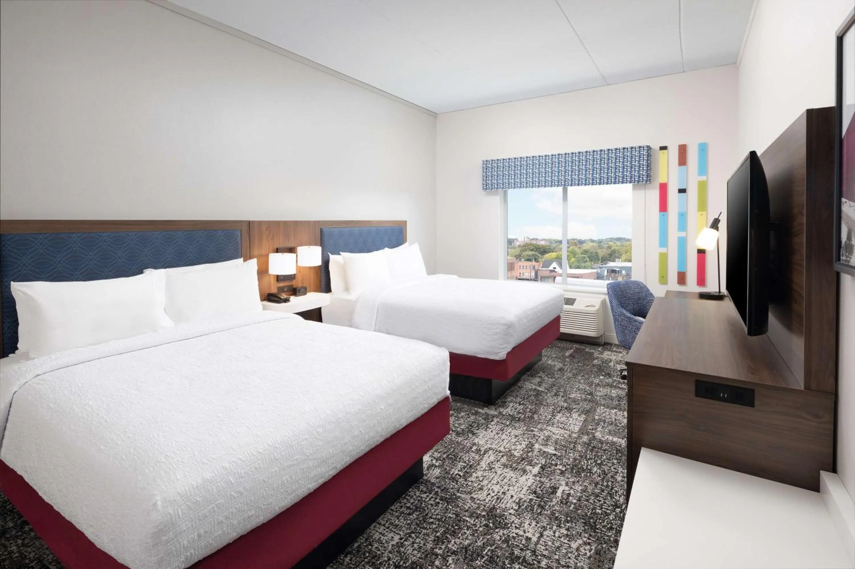 Bed in Hampton Inn & Suites Rochester Downtown