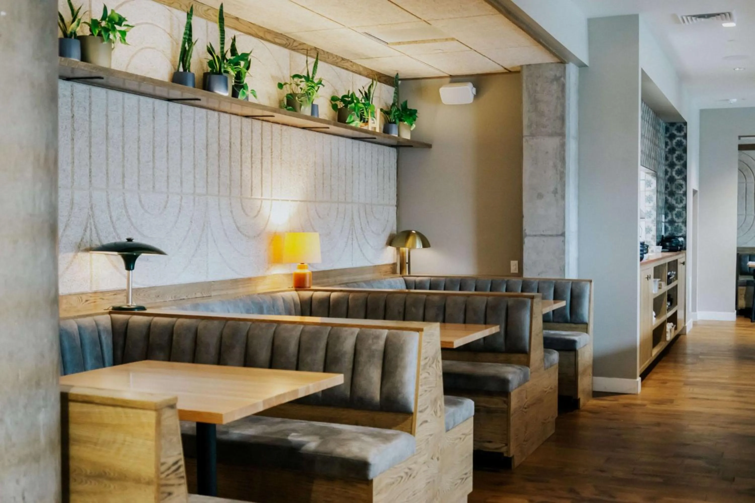 Restaurant/places to eat in Holman Riverfront Park Hotel Salem, Tapestry By Hilton