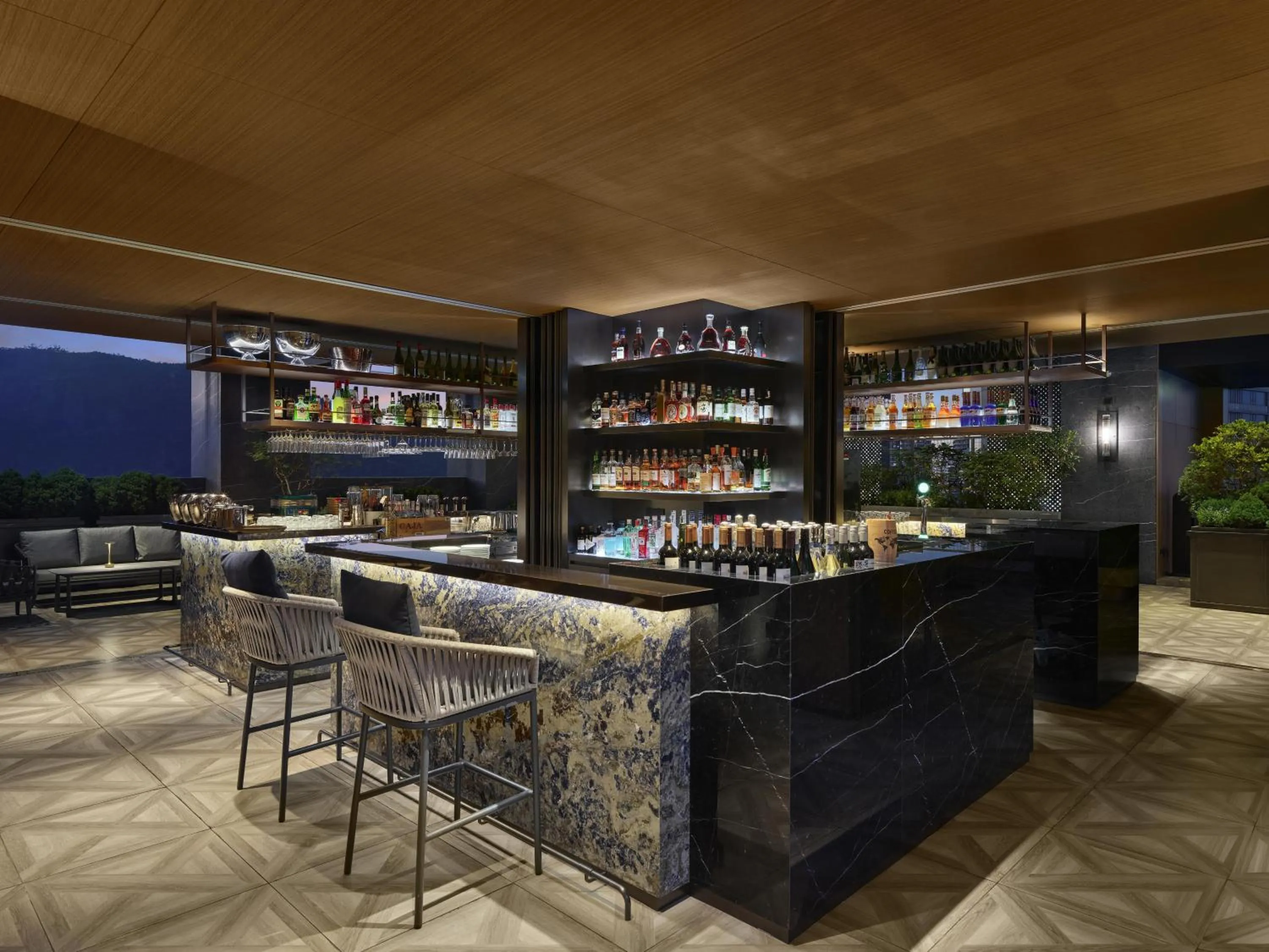 Lounge or bar in Hilton Zhuhai