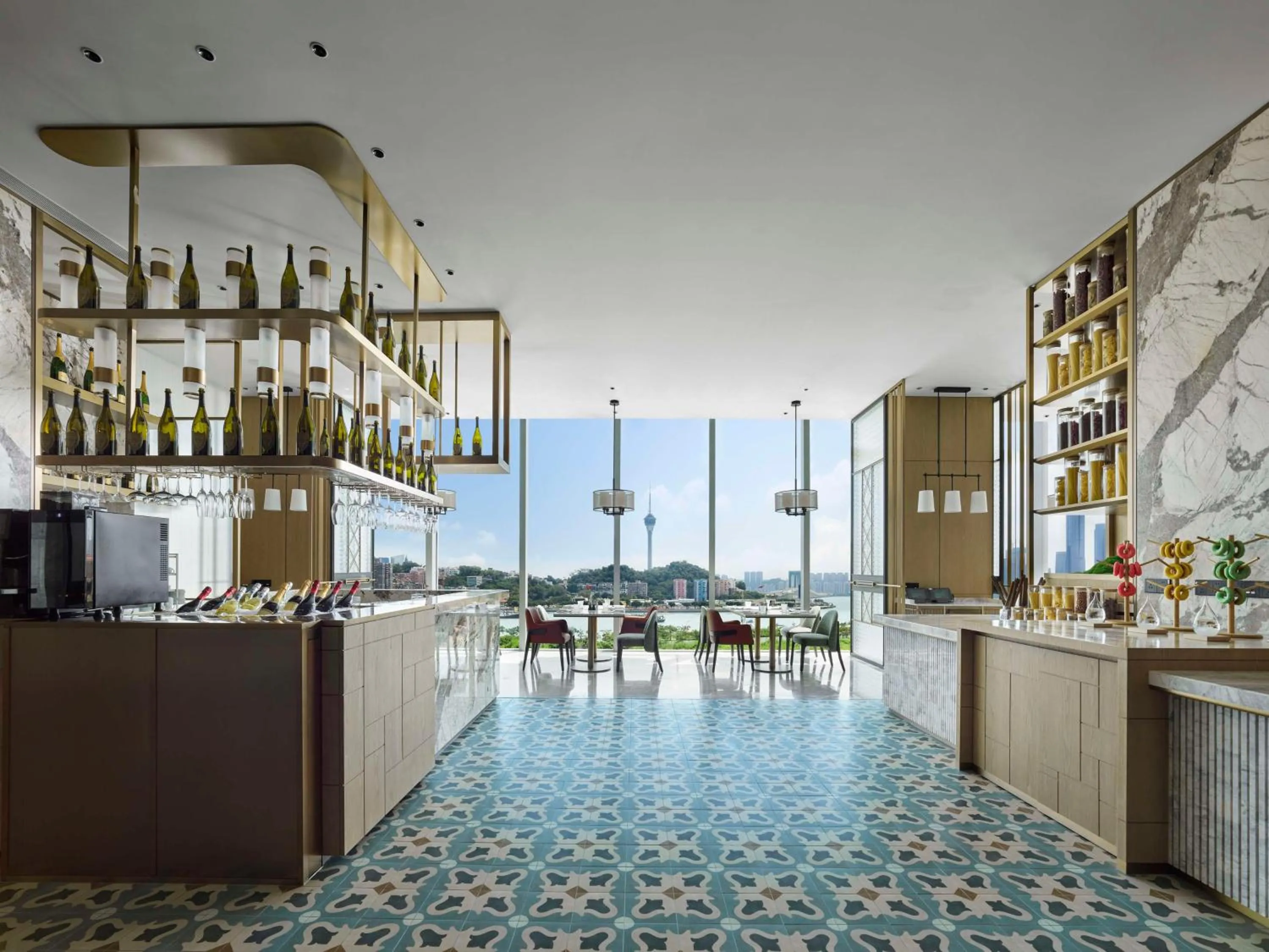 Lounge or bar in Hilton Zhuhai