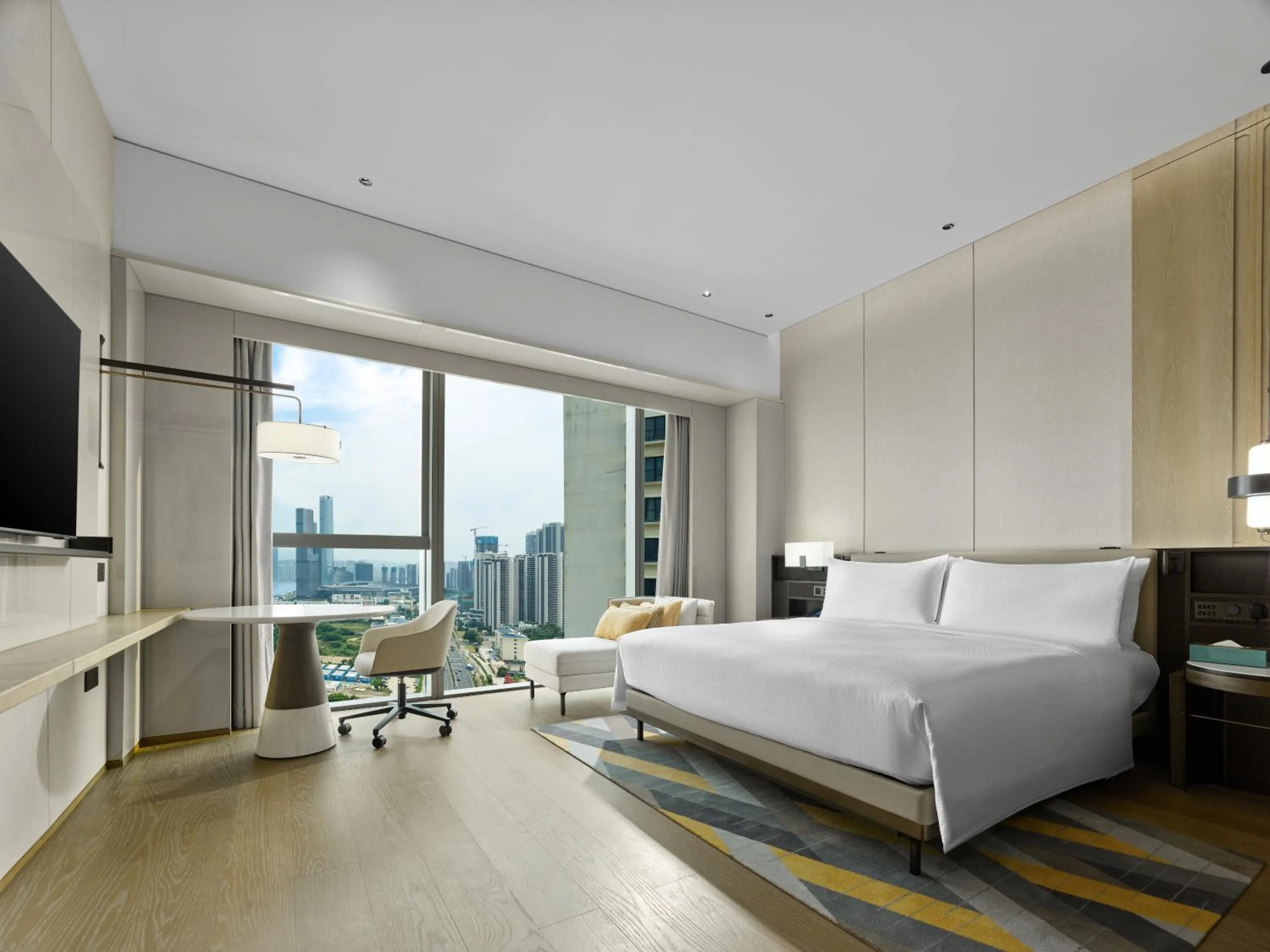 Photo of the whole room, Bed in Hilton Zhuhai