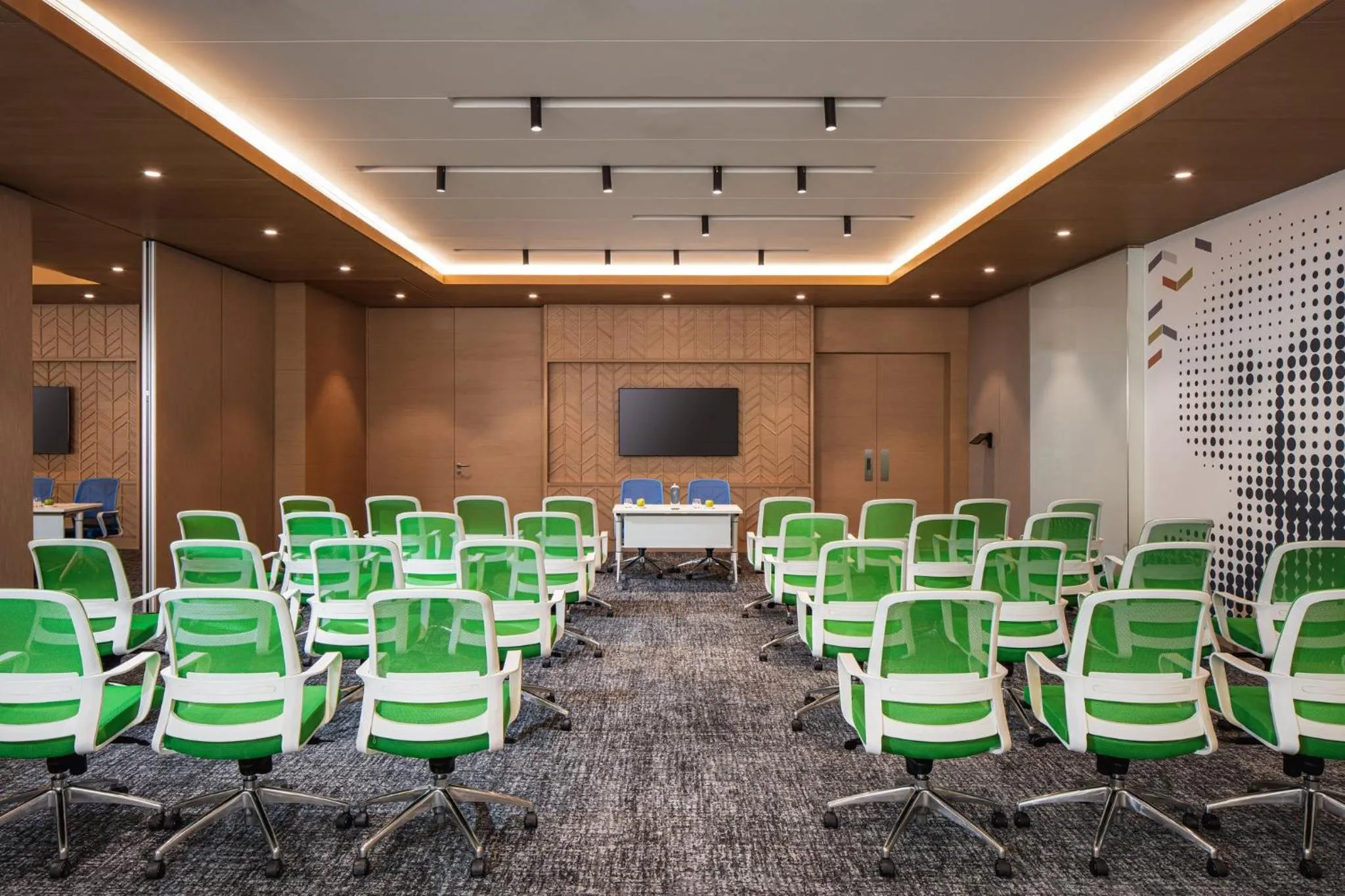 Meeting/conference room in Holiday Inn & Suites - Dubai Science Park by IHG