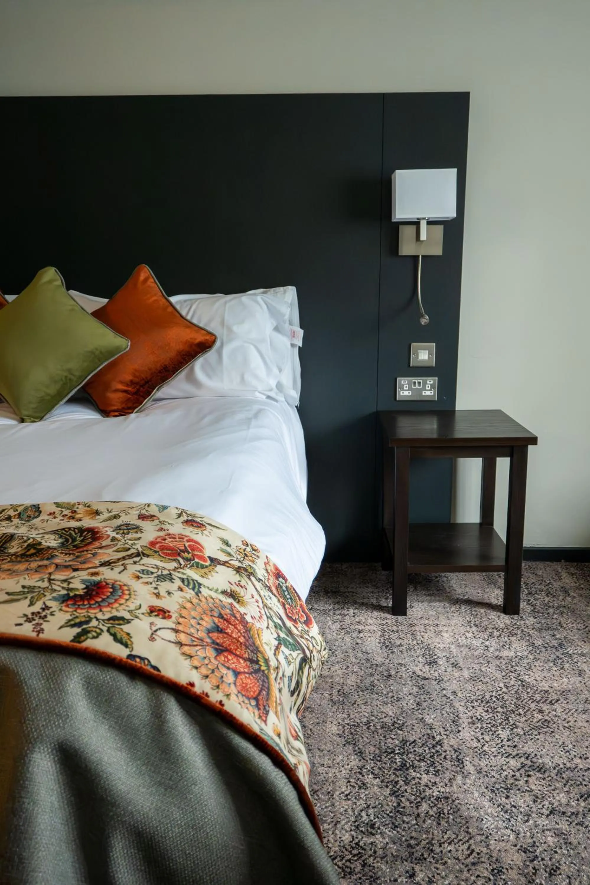 Bed in Cat & Lion Country Pub and Hotel