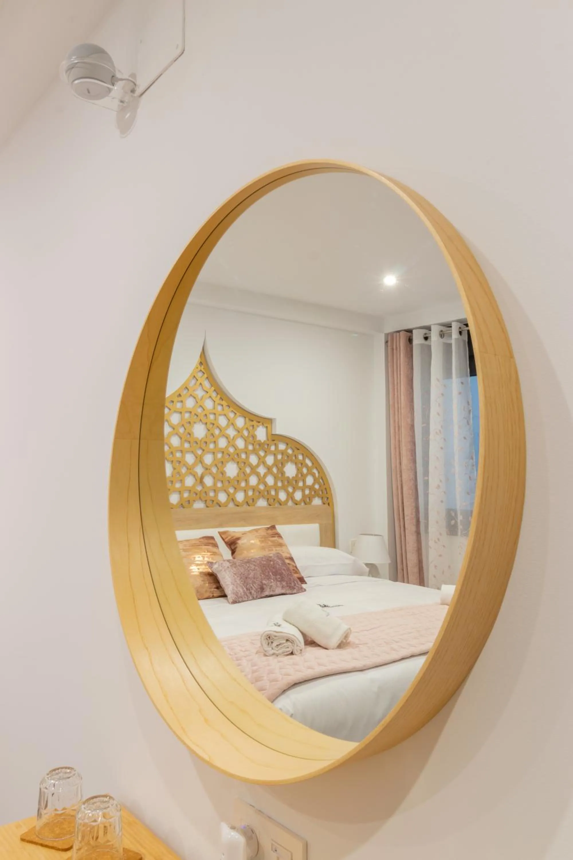 Bed in Hotel Reina Aixa