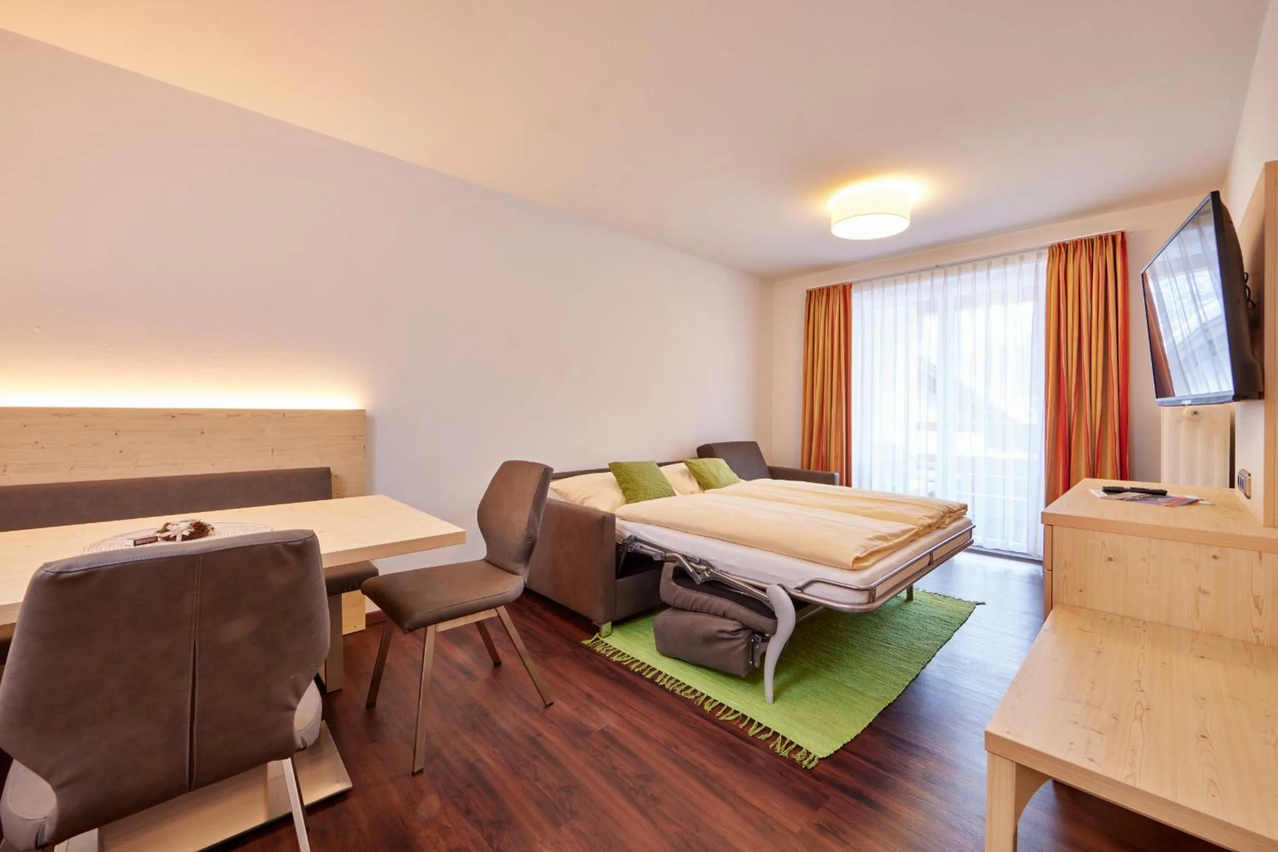 Living room, Bed in Zum Turm - Apartments und Gästezimmer