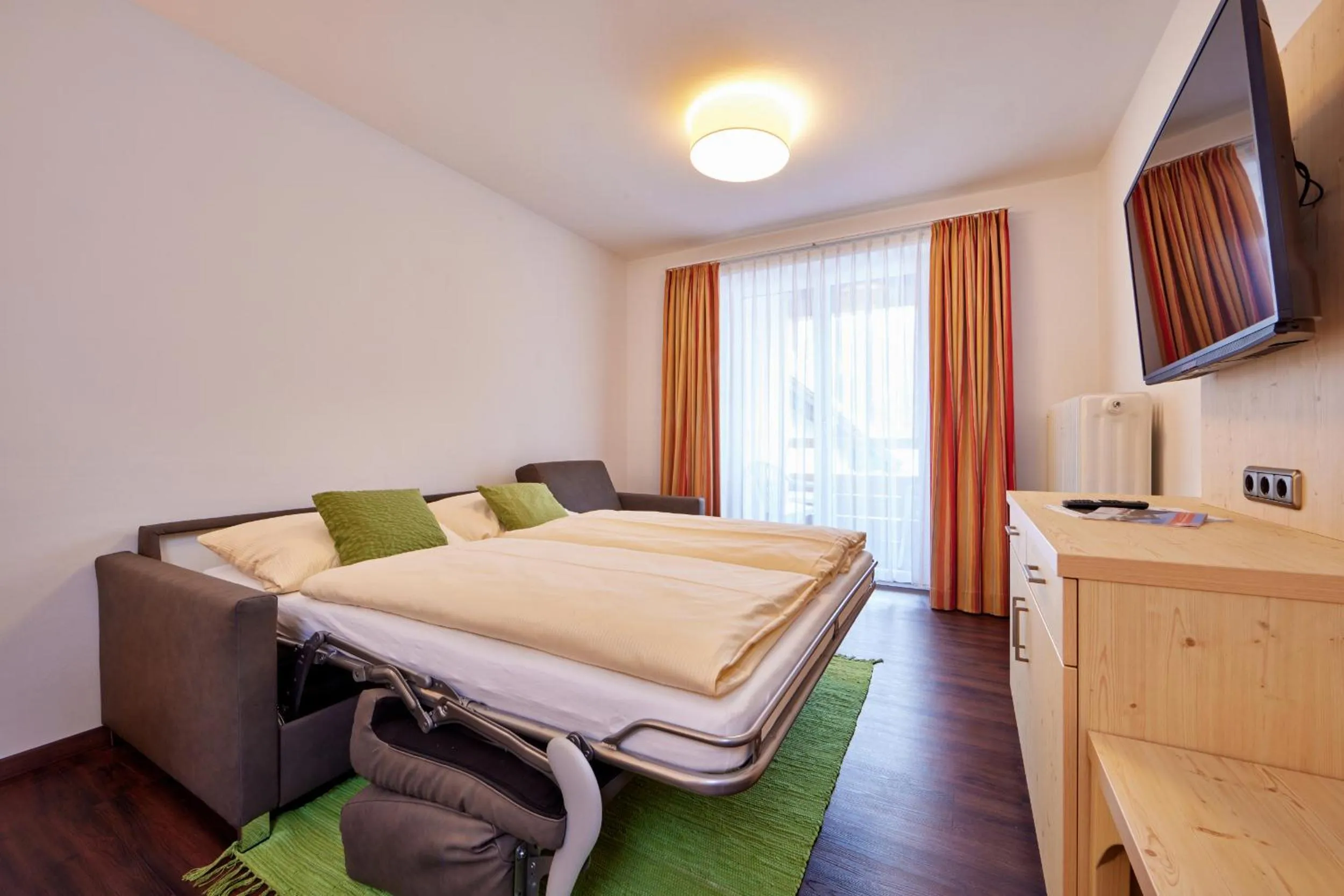Bed in Zum Turm - Apartments und Gästezimmer