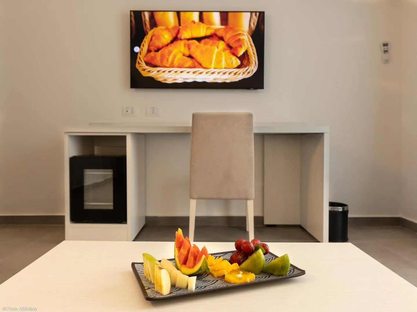 TV and multimedia in Oasis White Hotel