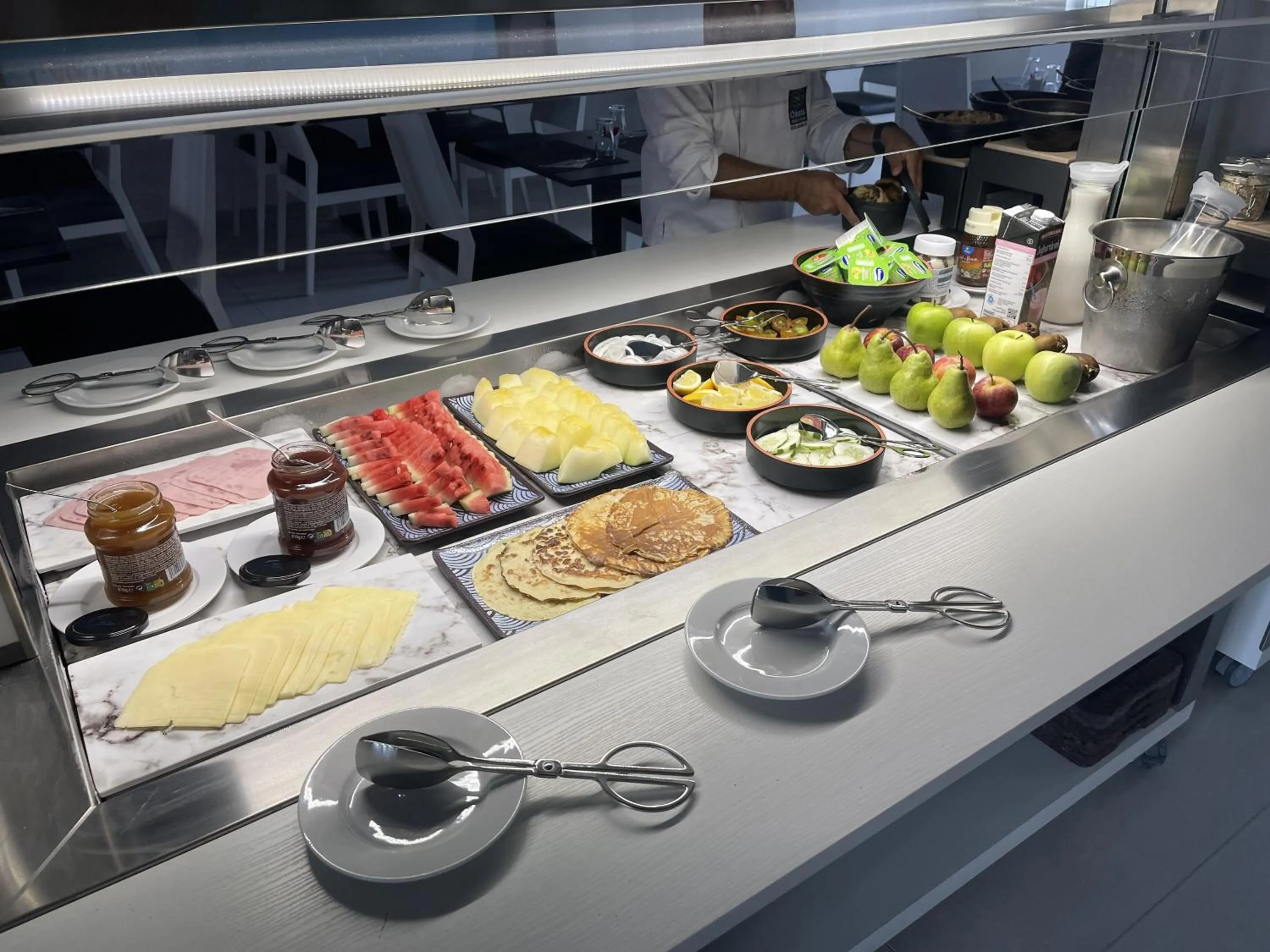 Food and drinks in Oasis White Hotel