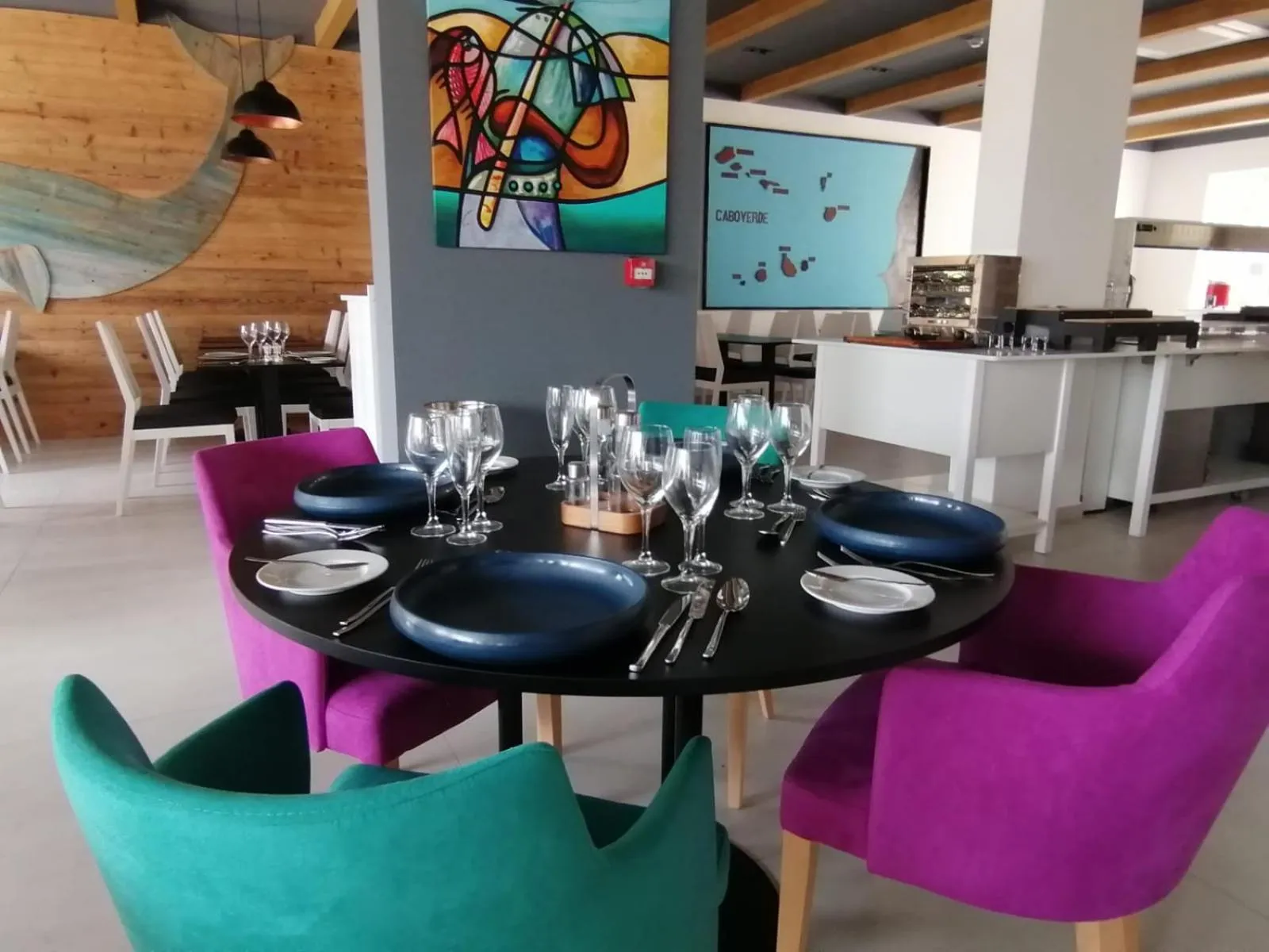 Restaurant/places to eat in Oasis White Hotel