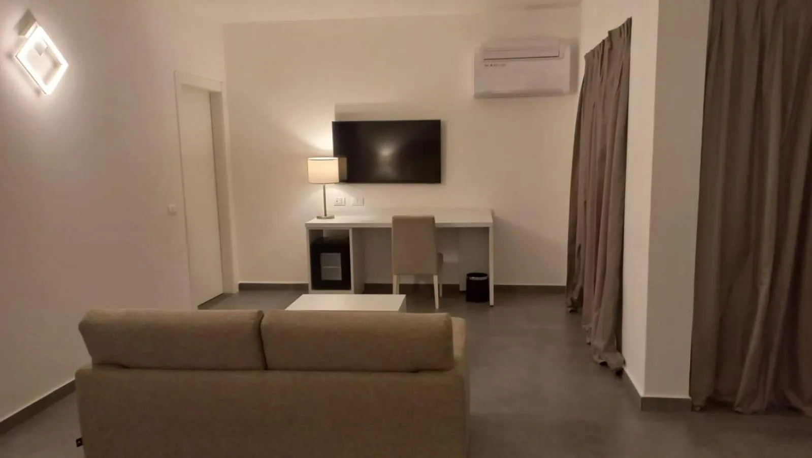 TV and multimedia in Oasis White Hotel