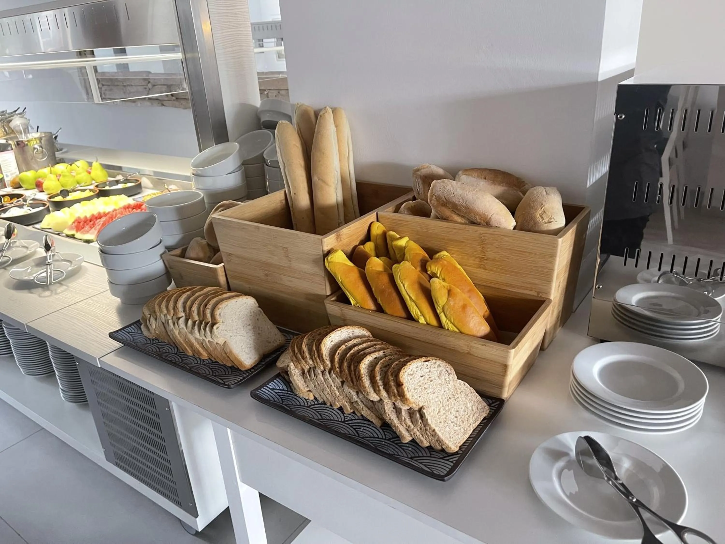 Food and drinks in Oasis White Hotel