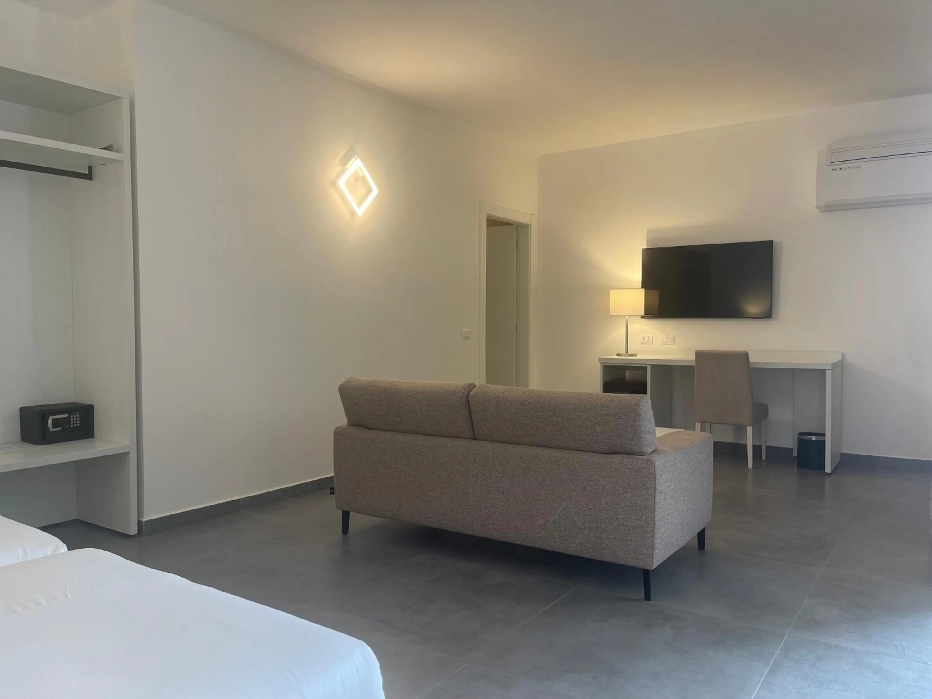 TV and multimedia, Bed in Oasis White Hotel