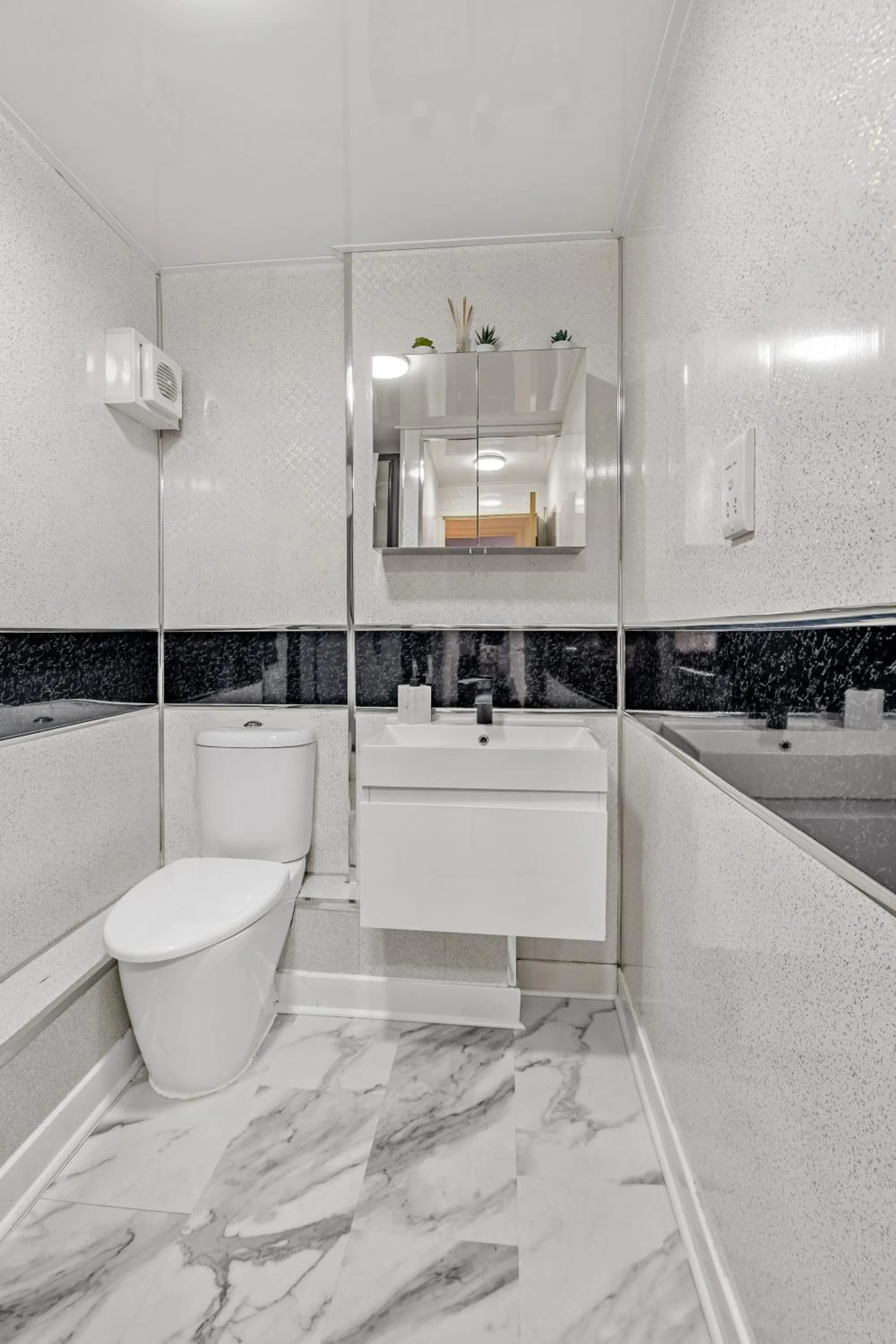 Toilet in Great North Getaways - Newcastle upon Tyne