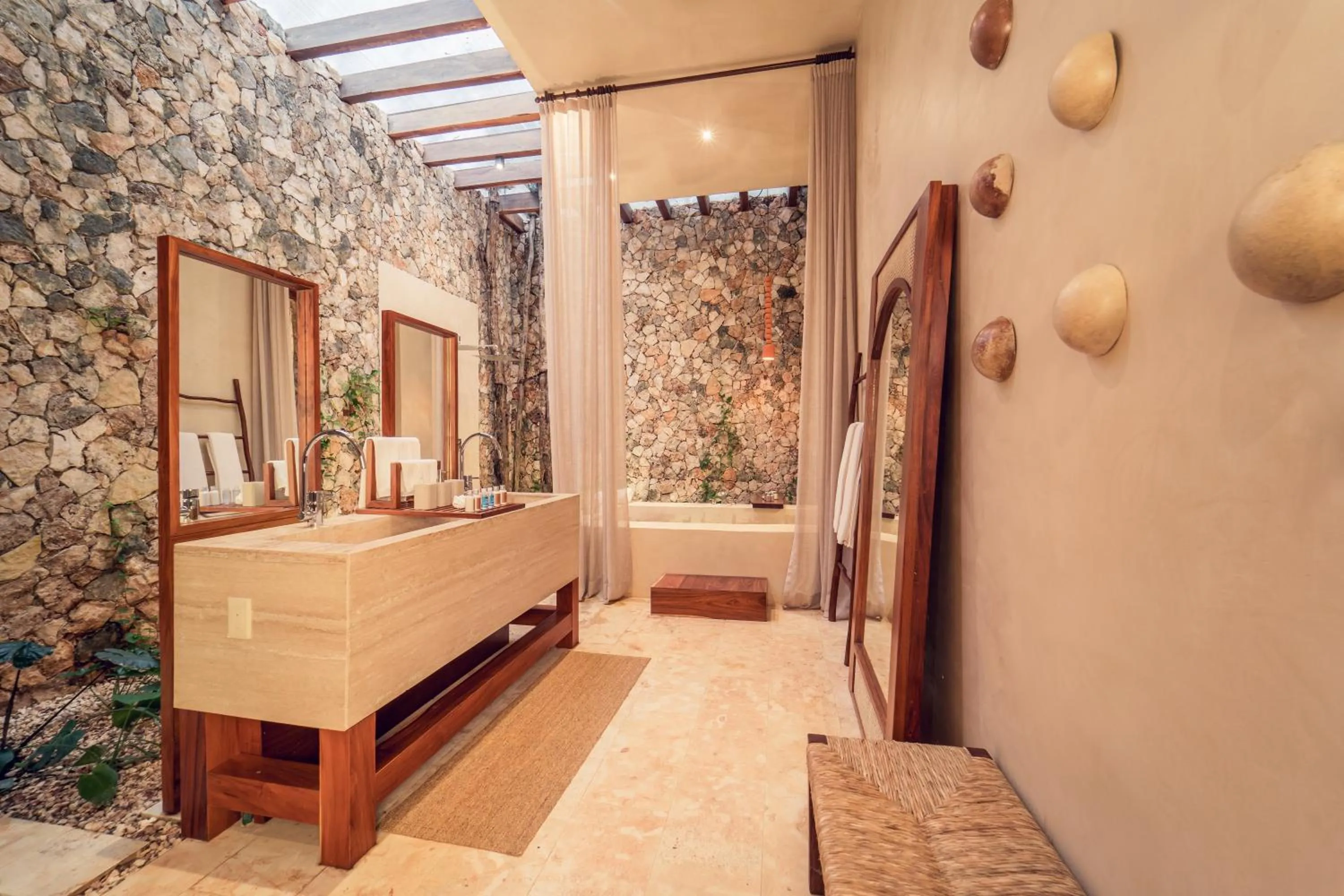 Bathroom, Bed in Oriundo Luxury Nature Villas