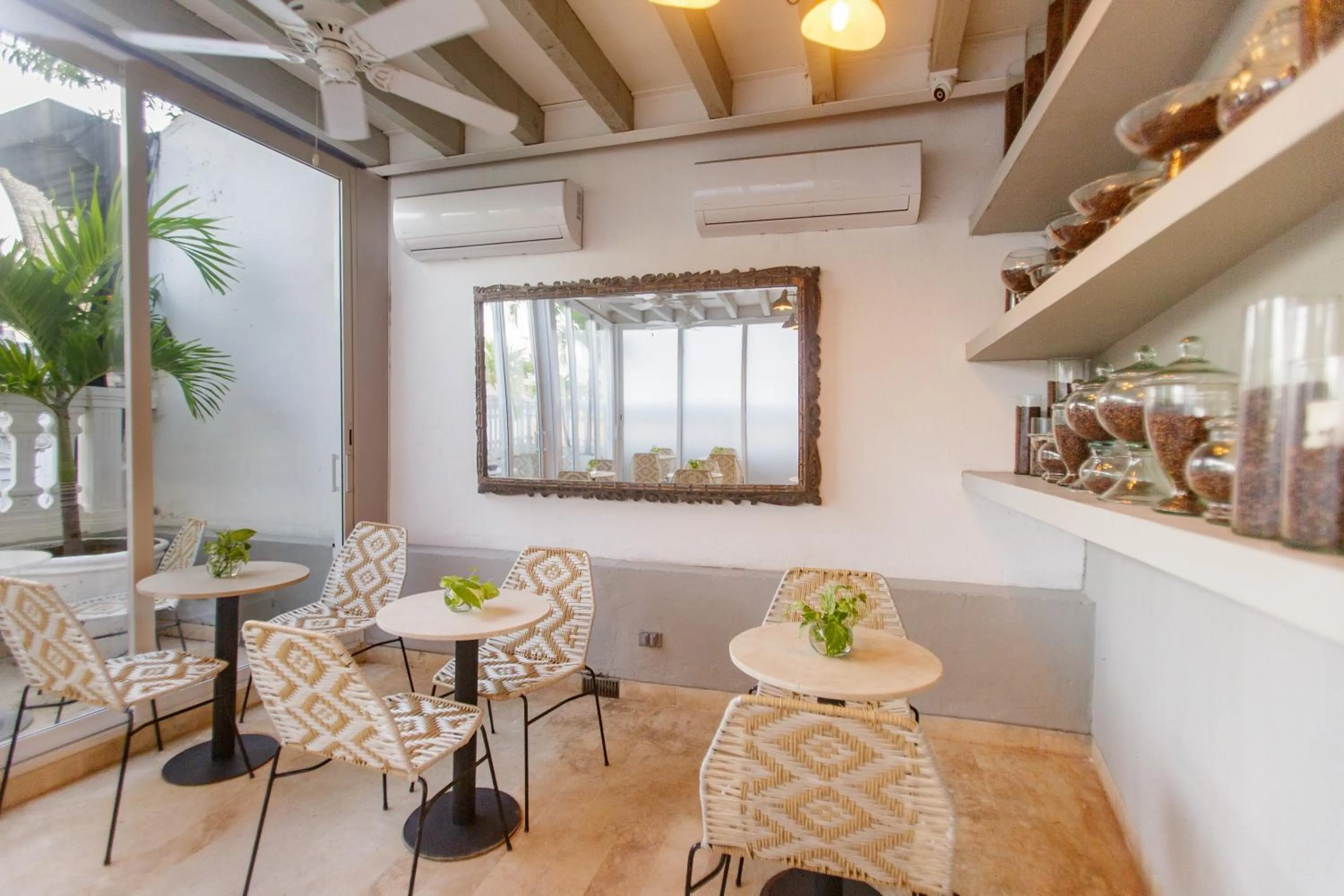 Restaurant/places to eat in Sol de Alba Hotel Boutique