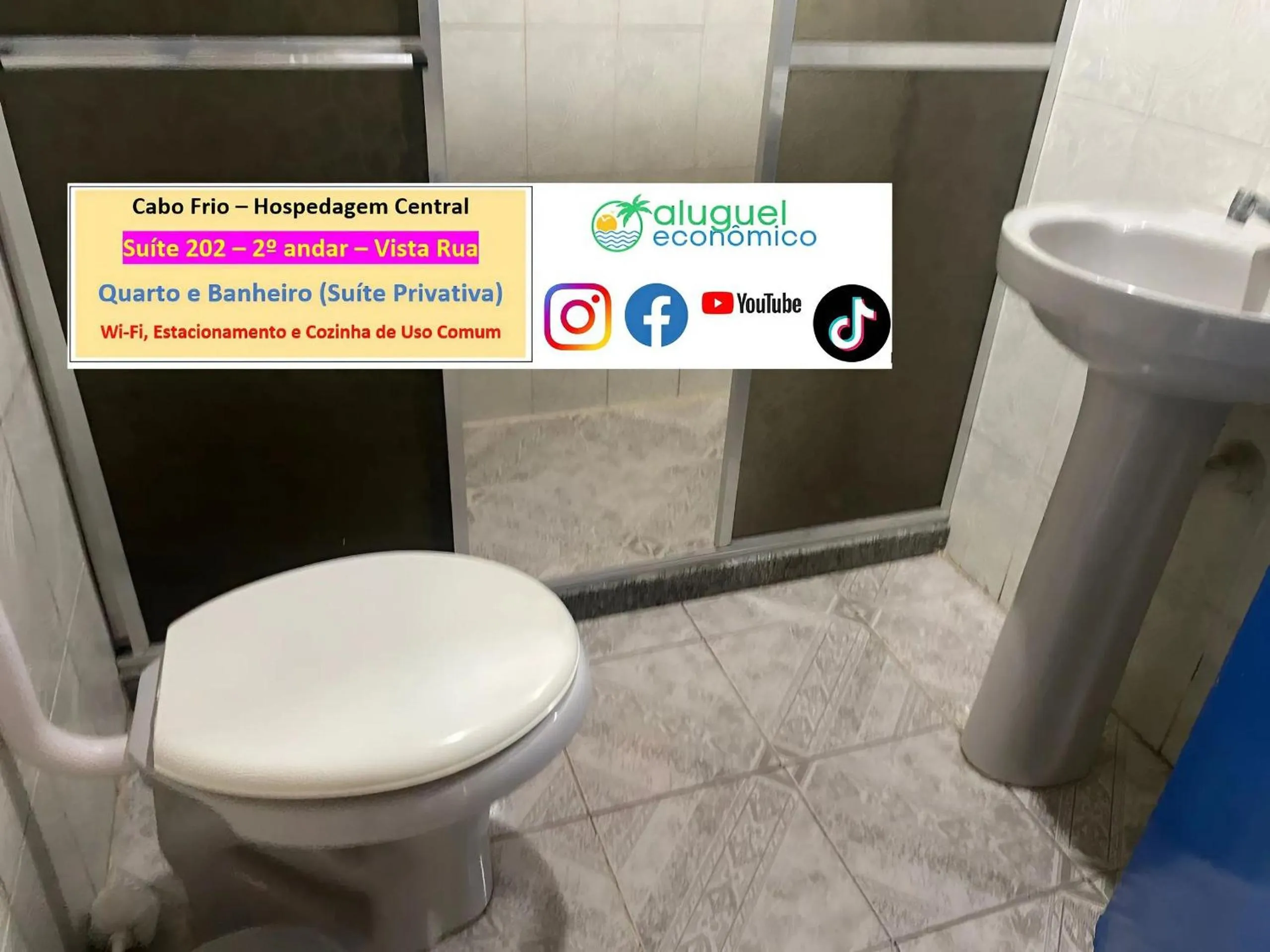 Toilet in Cabo Frio - Hospedagem Central - Aluguel Econômico