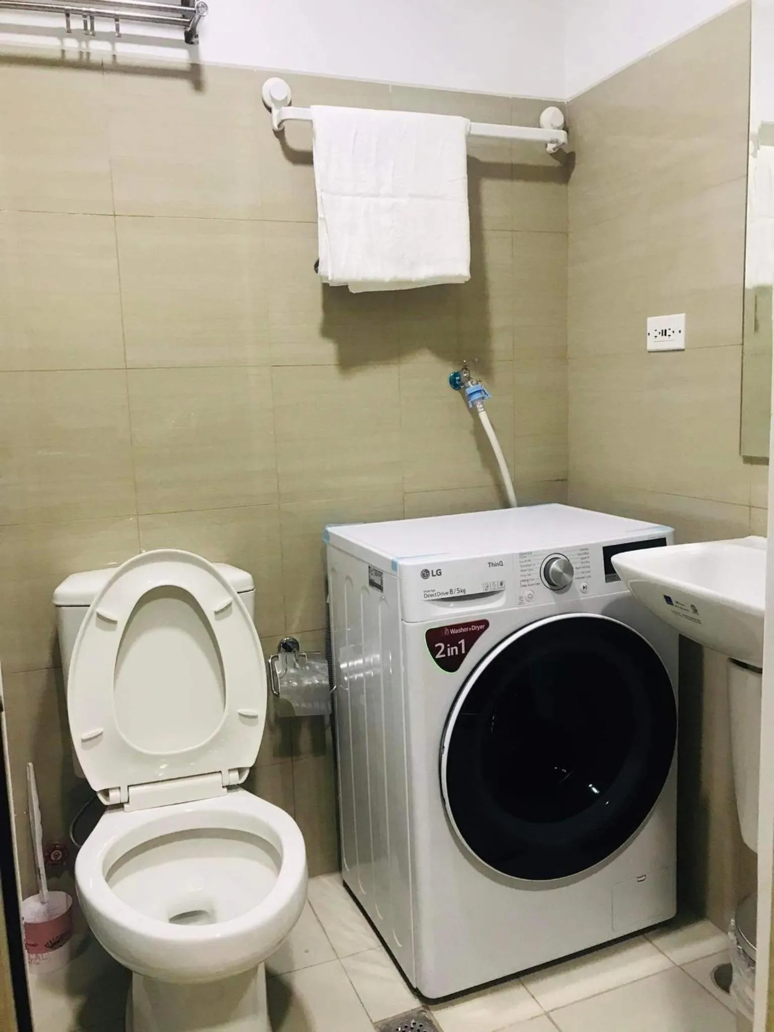 Toilet in Shore Residence condotel,Pasay city Philippines