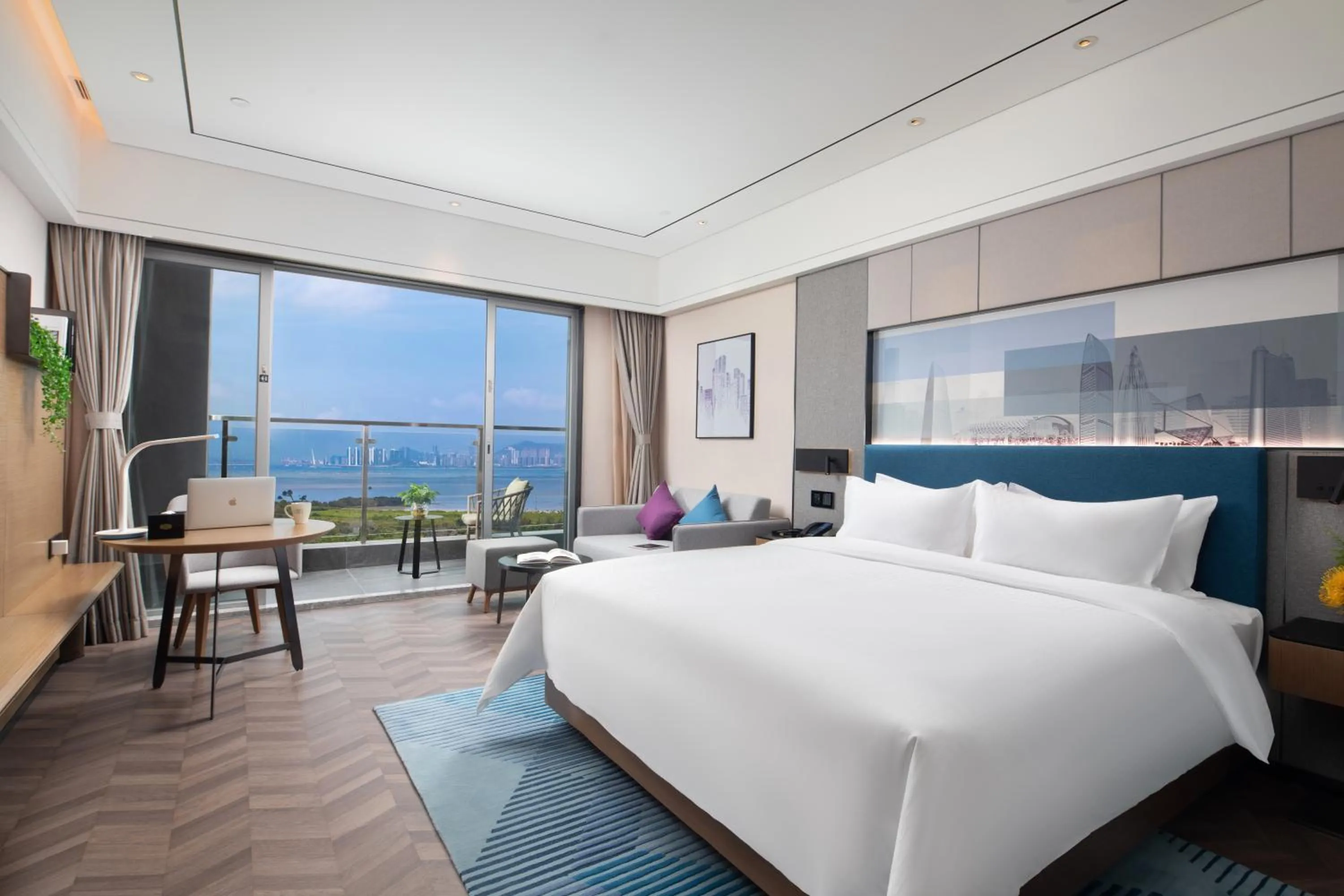 Bed in Hampton By Hilton Shenzhen Futian Mangrove Park Apartments