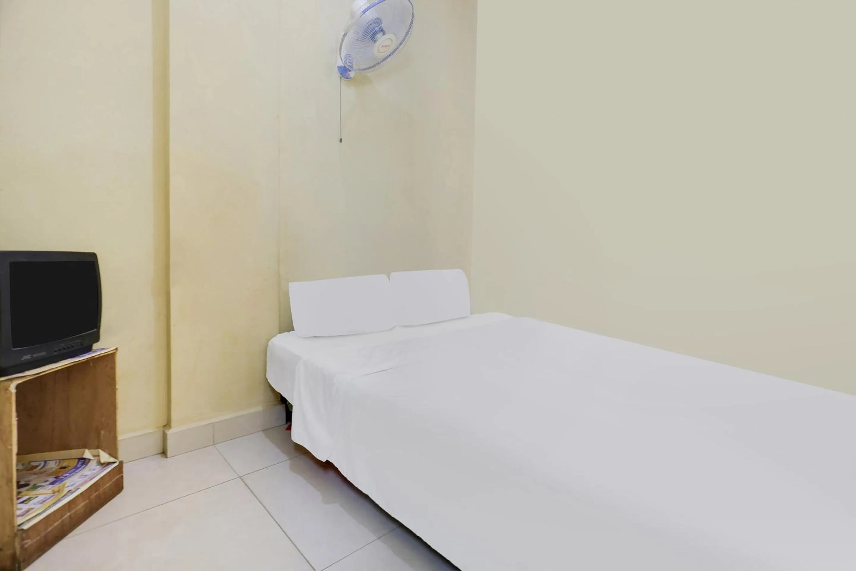 Bedroom, Bed in Hotel O Penginapan Saweri GadingNearKlub Golf Ria Bintan