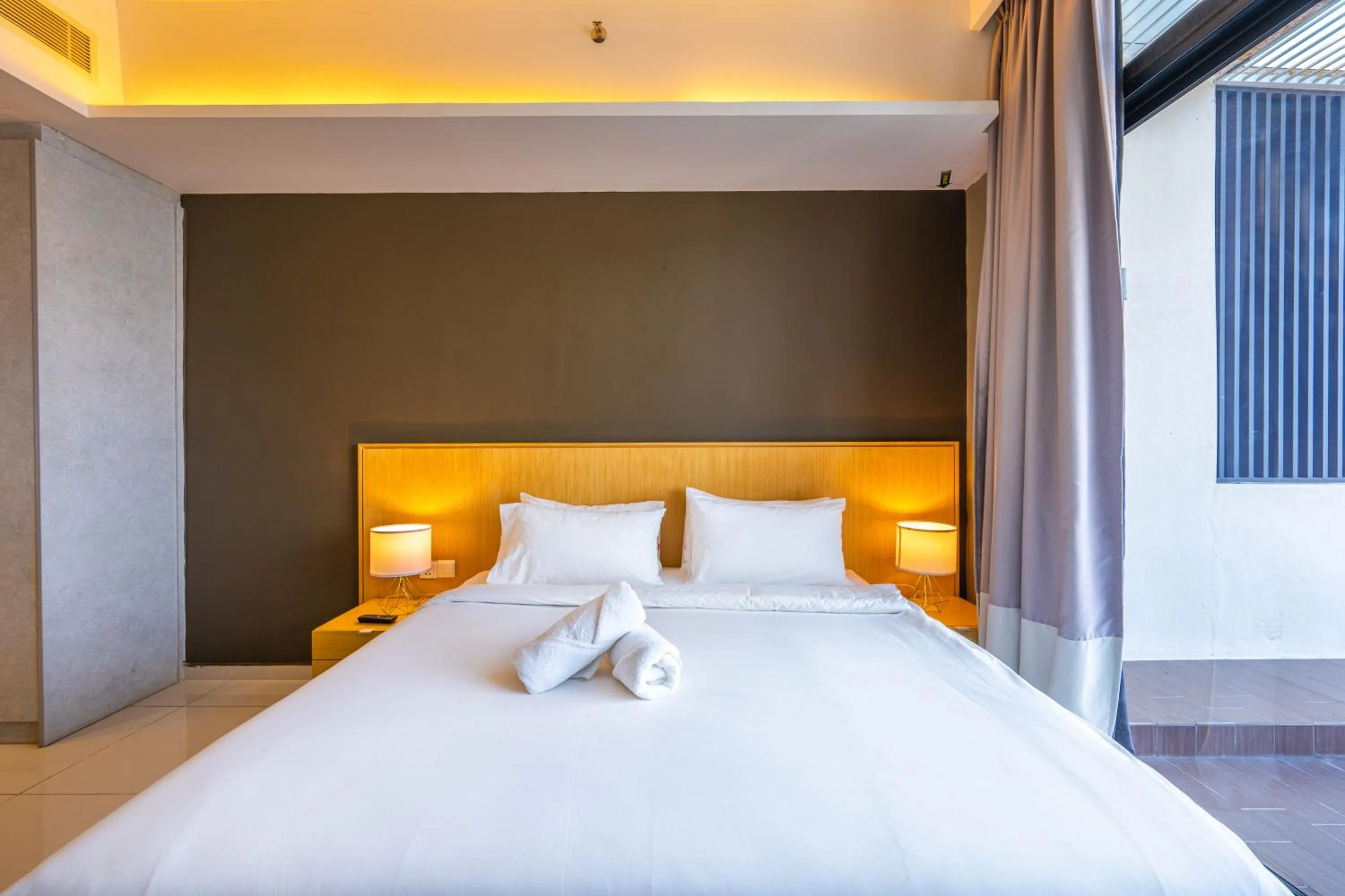 Bed in Greystone 99 Suites