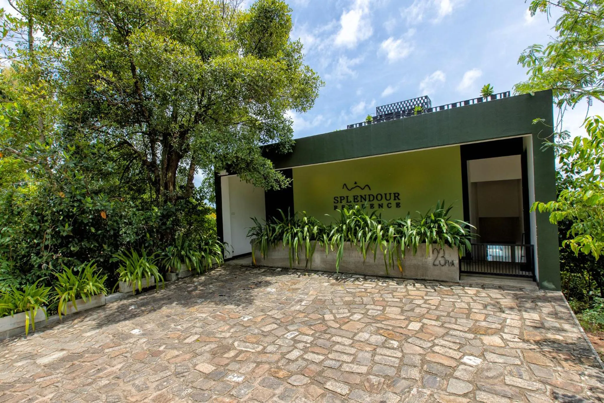 Facade/entrance in Splendour Residence