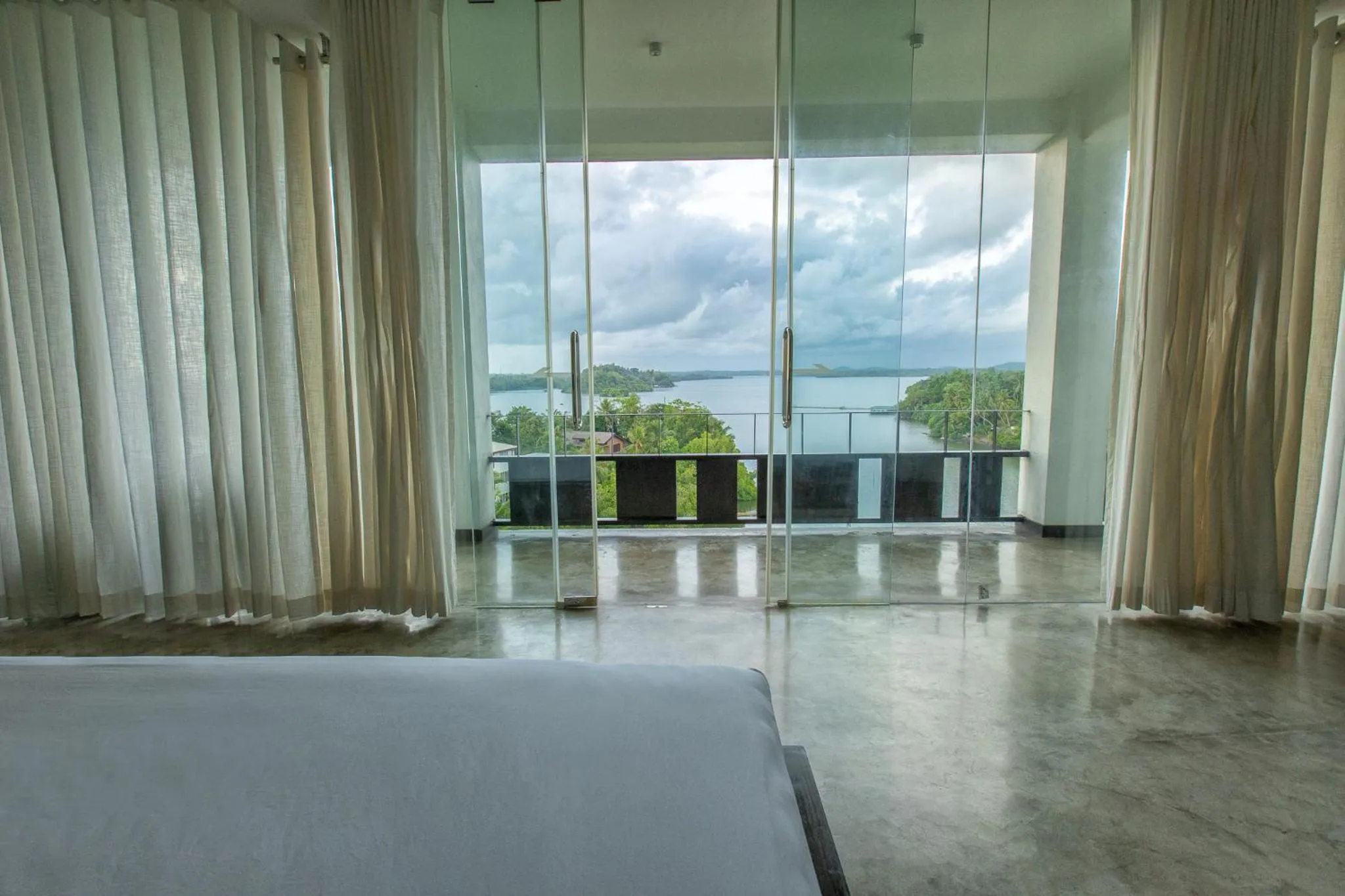 Bed in Splendour Residence