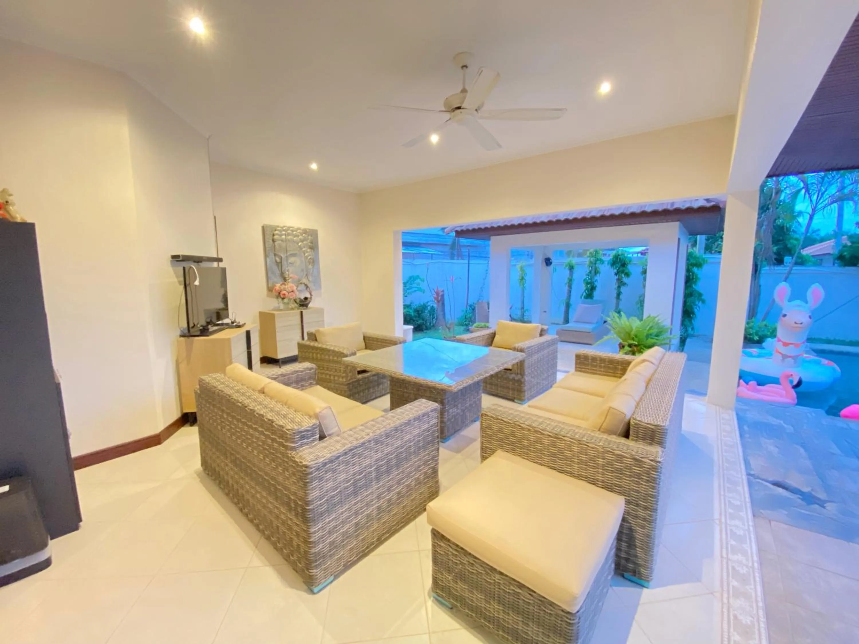 Communal lounge/ TV room in Sunny1 villa Pattaya