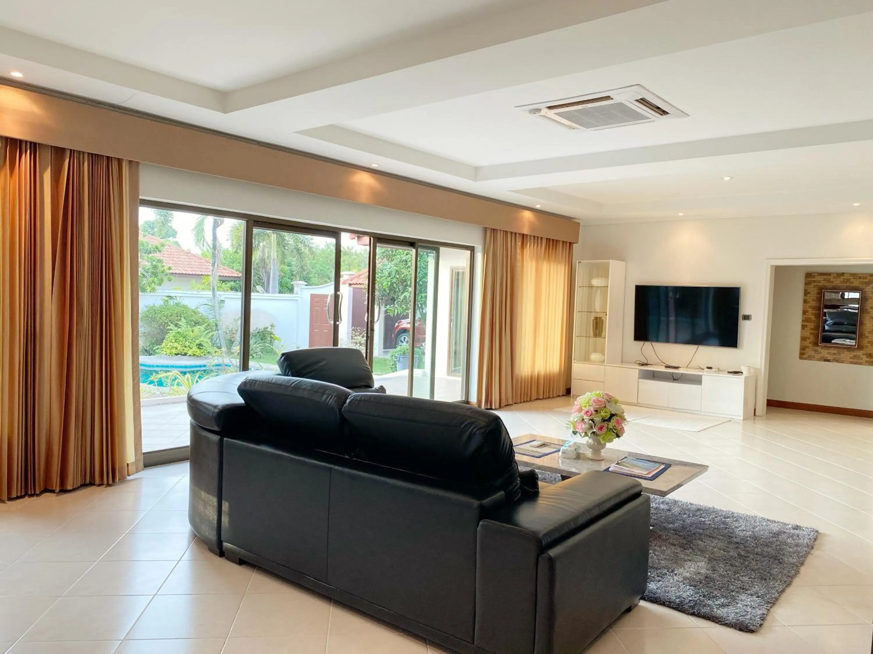 Communal lounge/ TV room in Sunny1 villa Pattaya