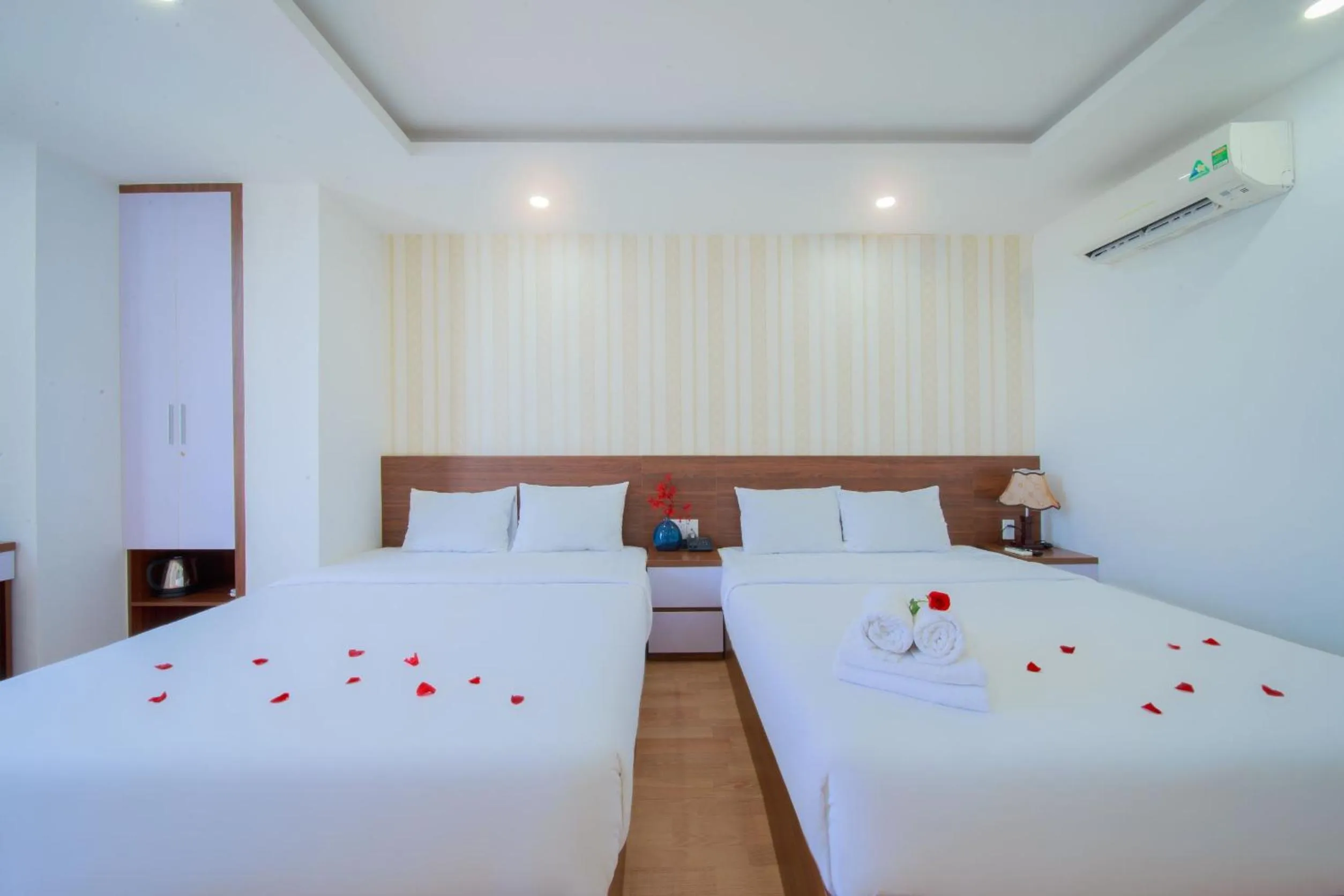 Bedroom, Bed in Ha Nhung Hotel Nha Trang