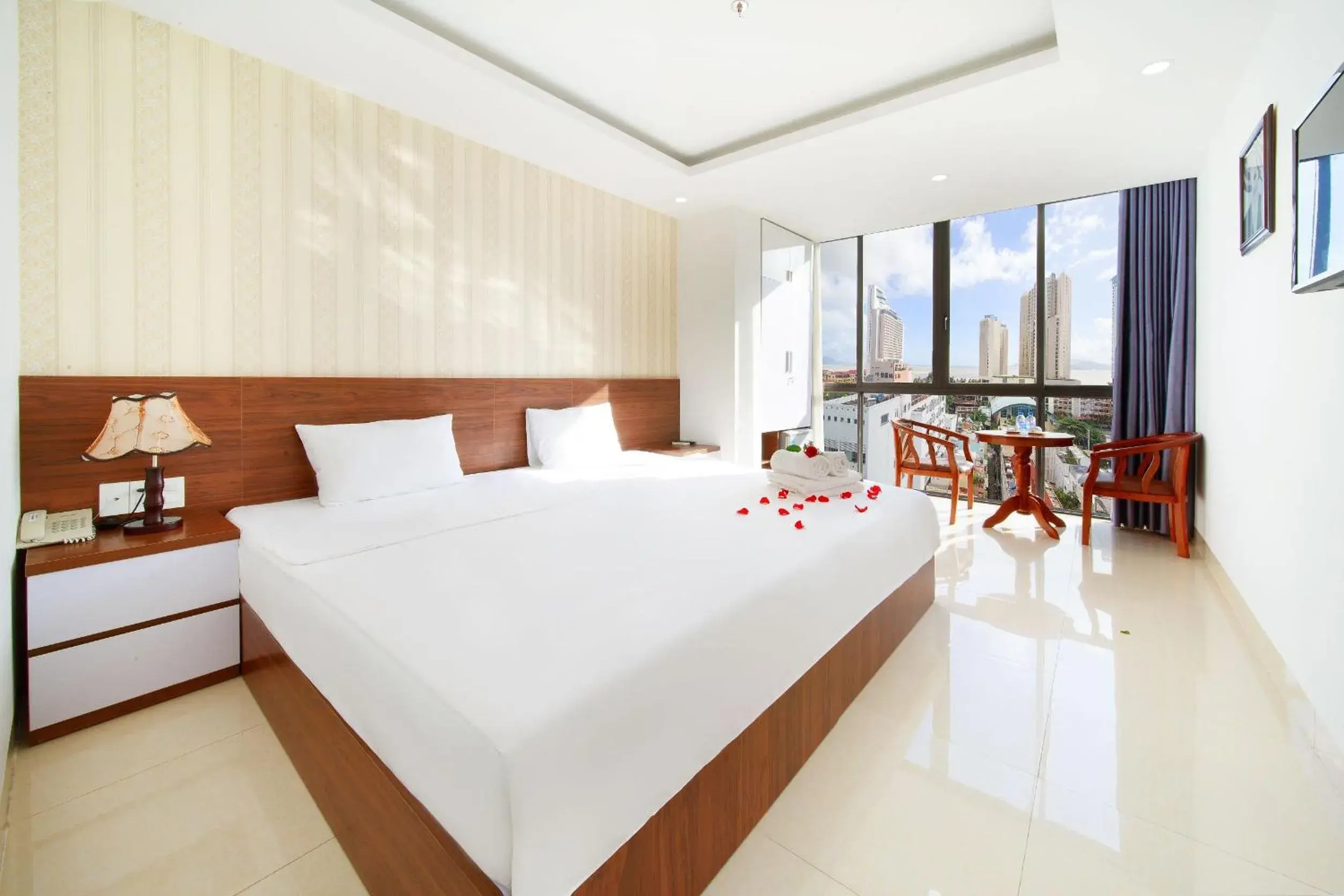 Deluxe Queen Room in Ha Nhung Hotel Nha Trang Deluxe Queen Room in Ha Nhung Hotel Nha Trang