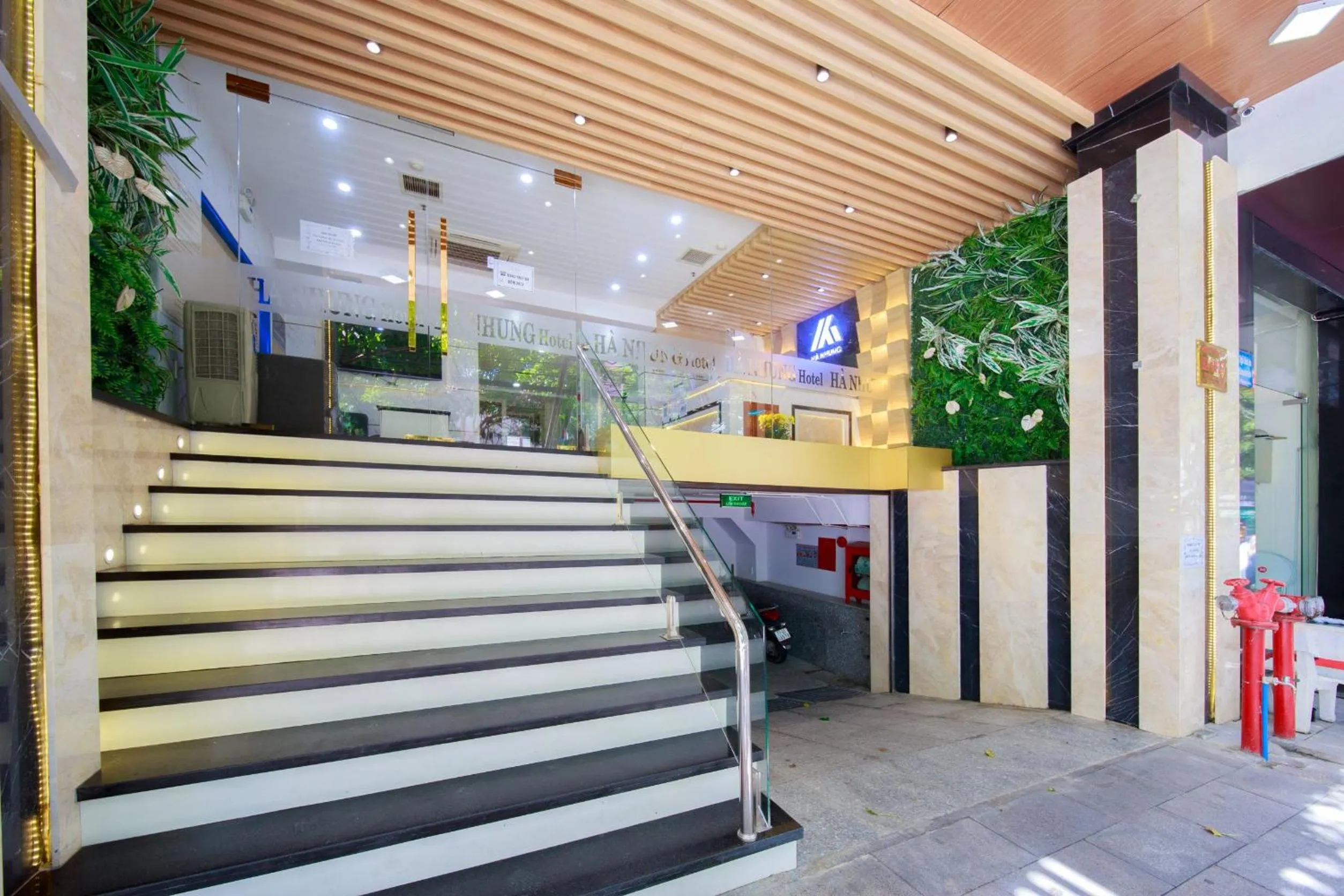 Property building in Ha Nhung Hotel Nha Trang