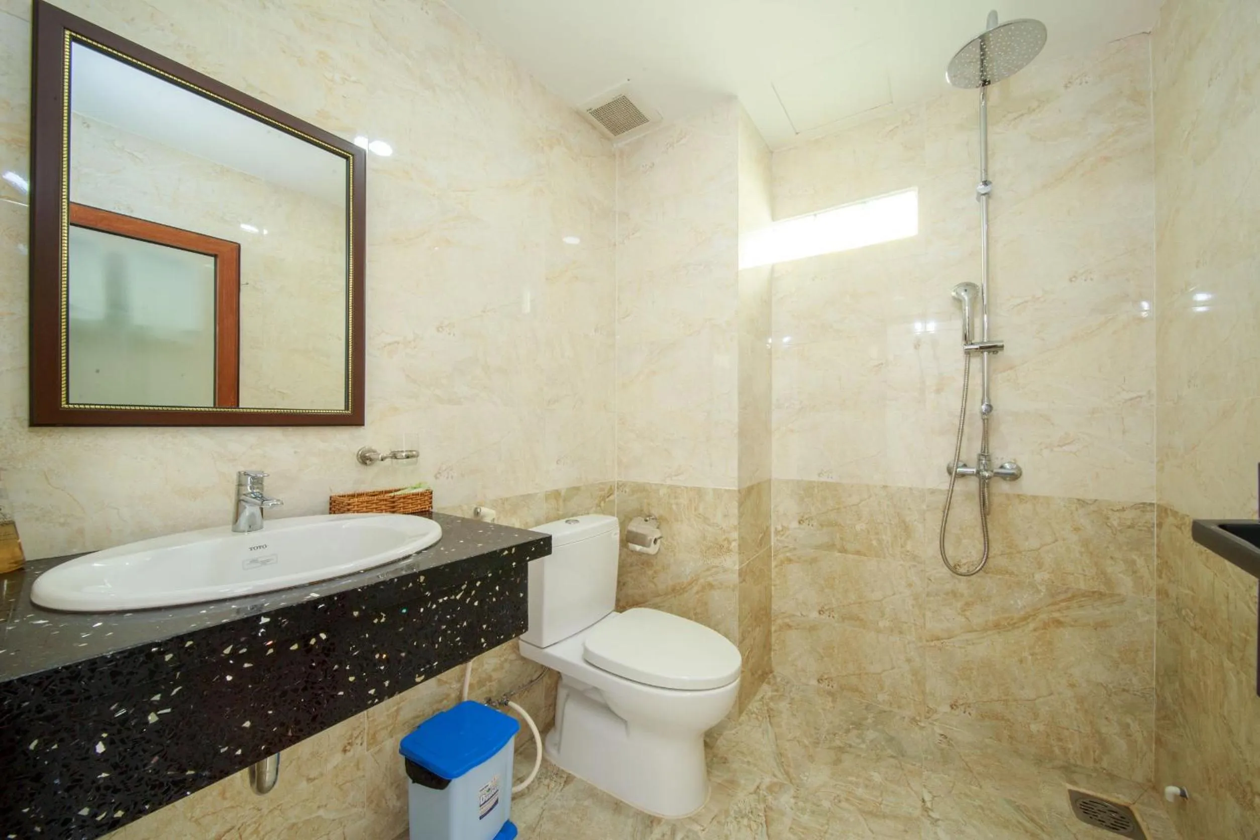 Shower in Ha Nhung Hotel Nha Trang