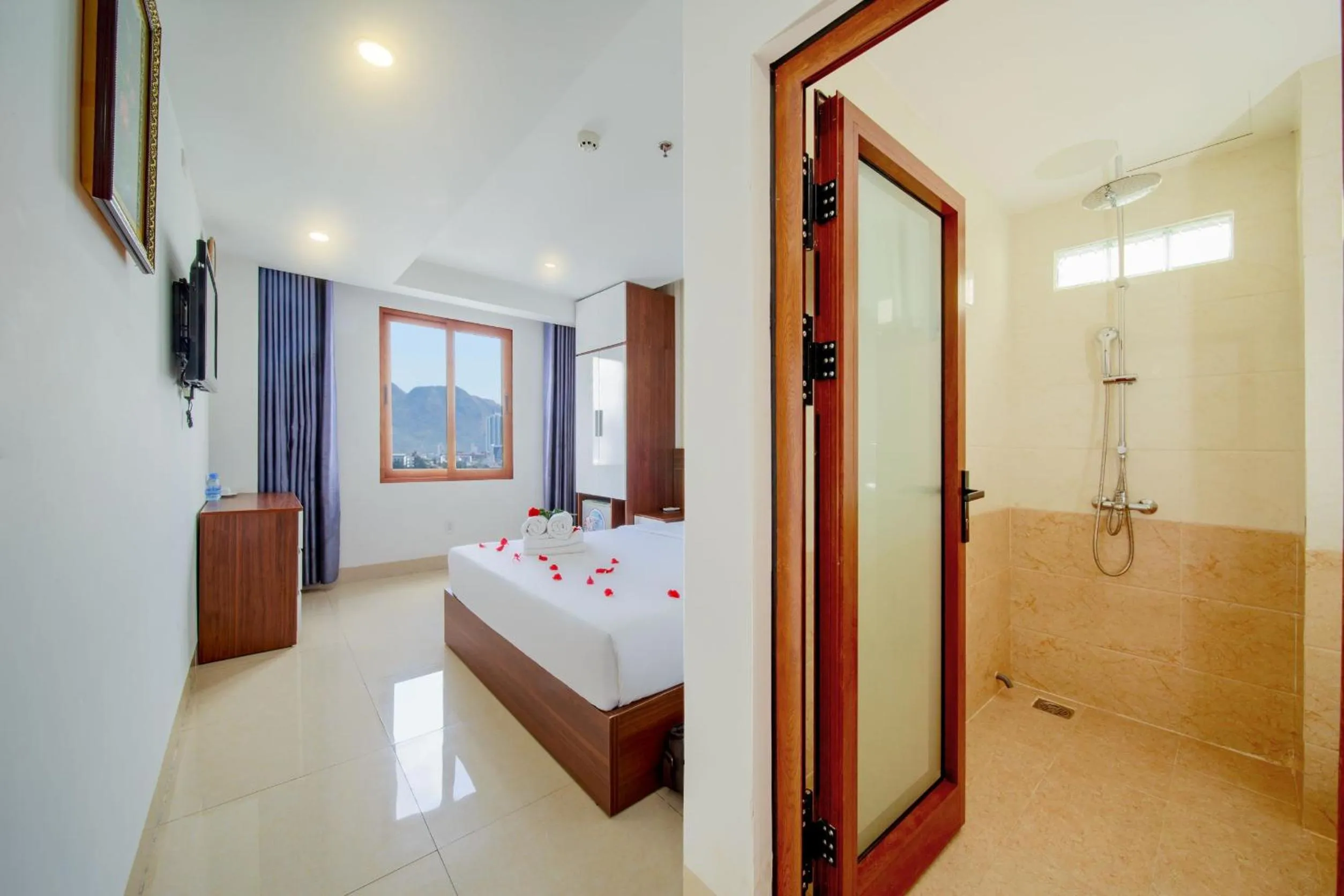 Bedroom, Bed in Ha Nhung Hotel Nha Trang