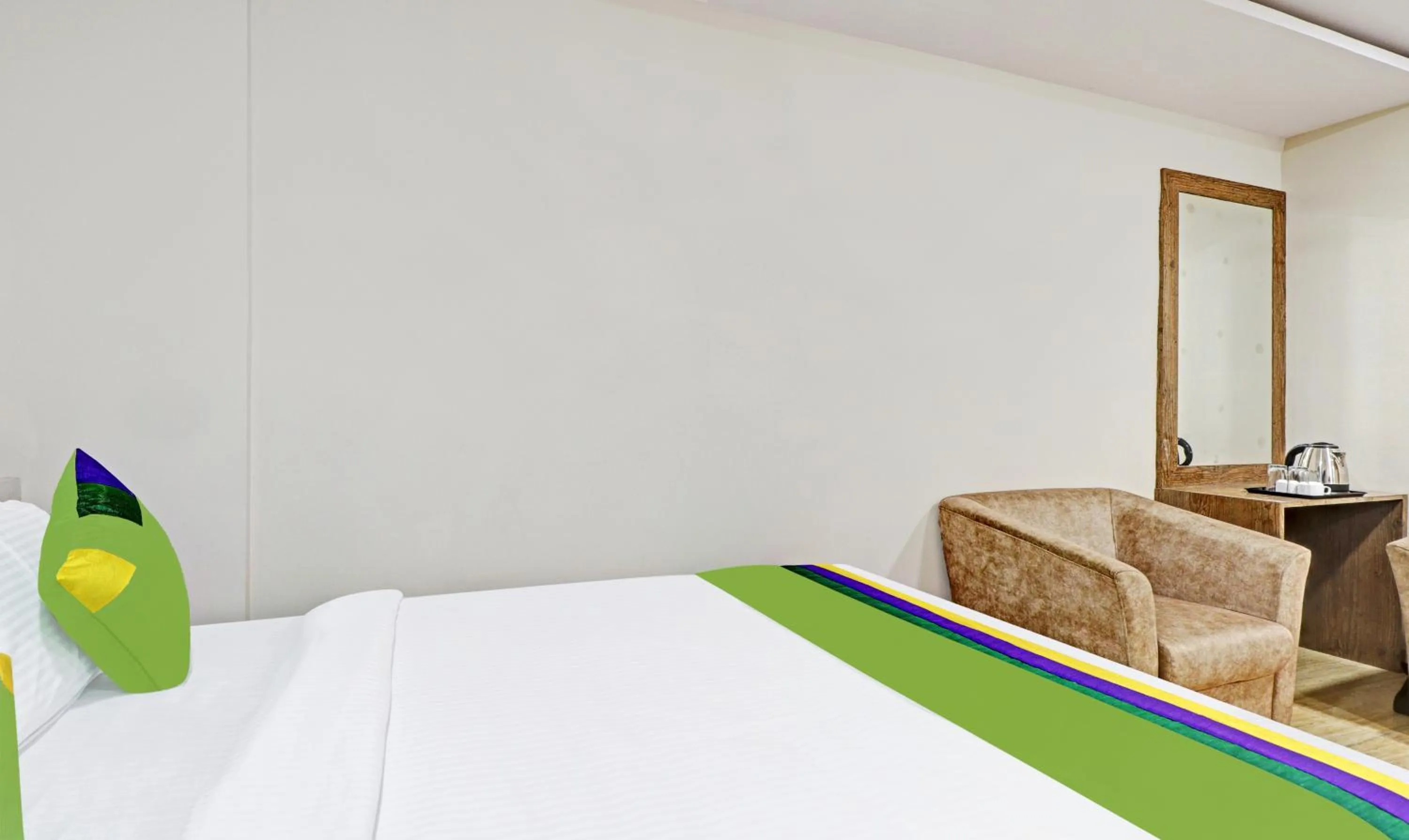 Photo of the whole room, Bed in Treebo Zion