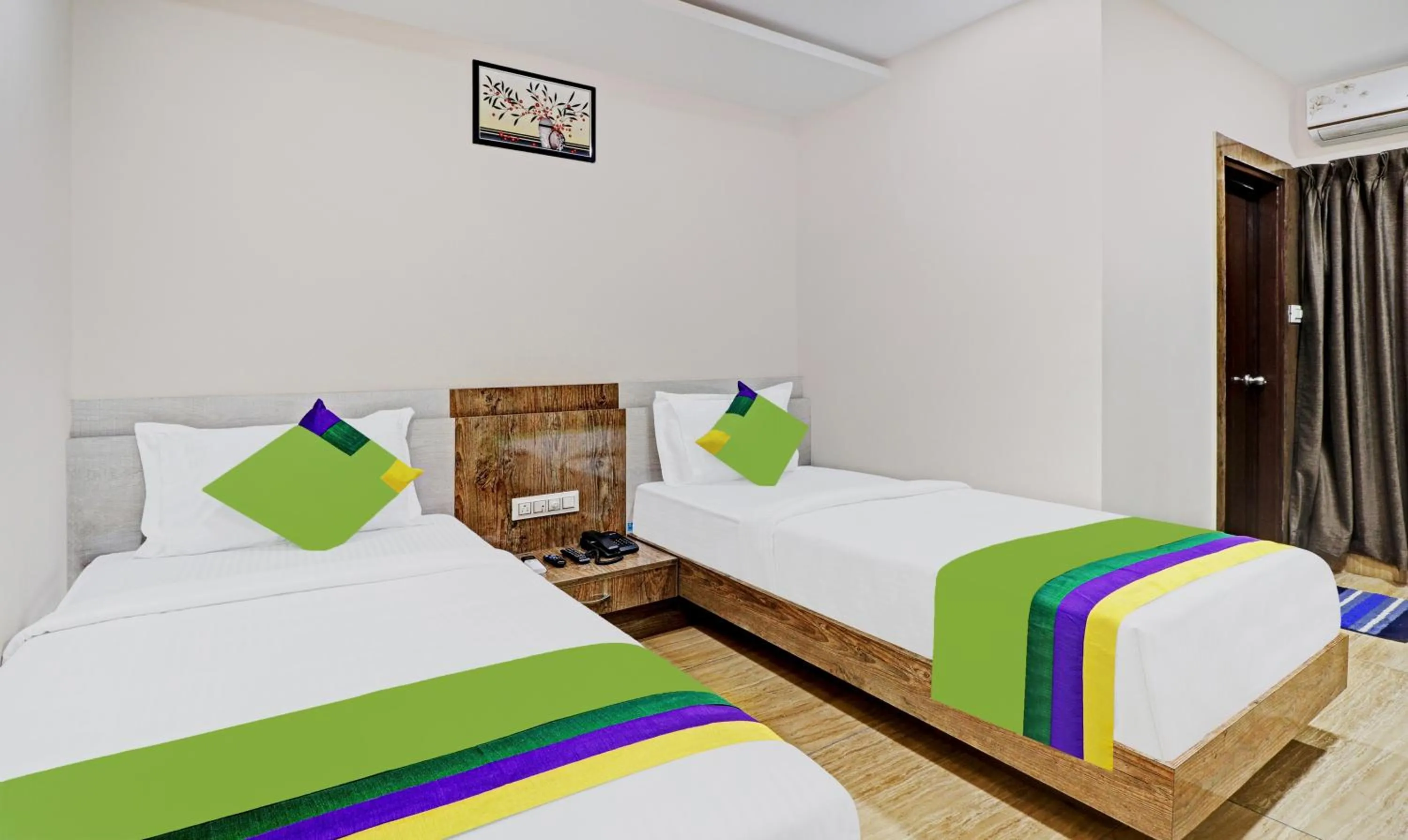 Photo of the whole room, Bed in Treebo Zion