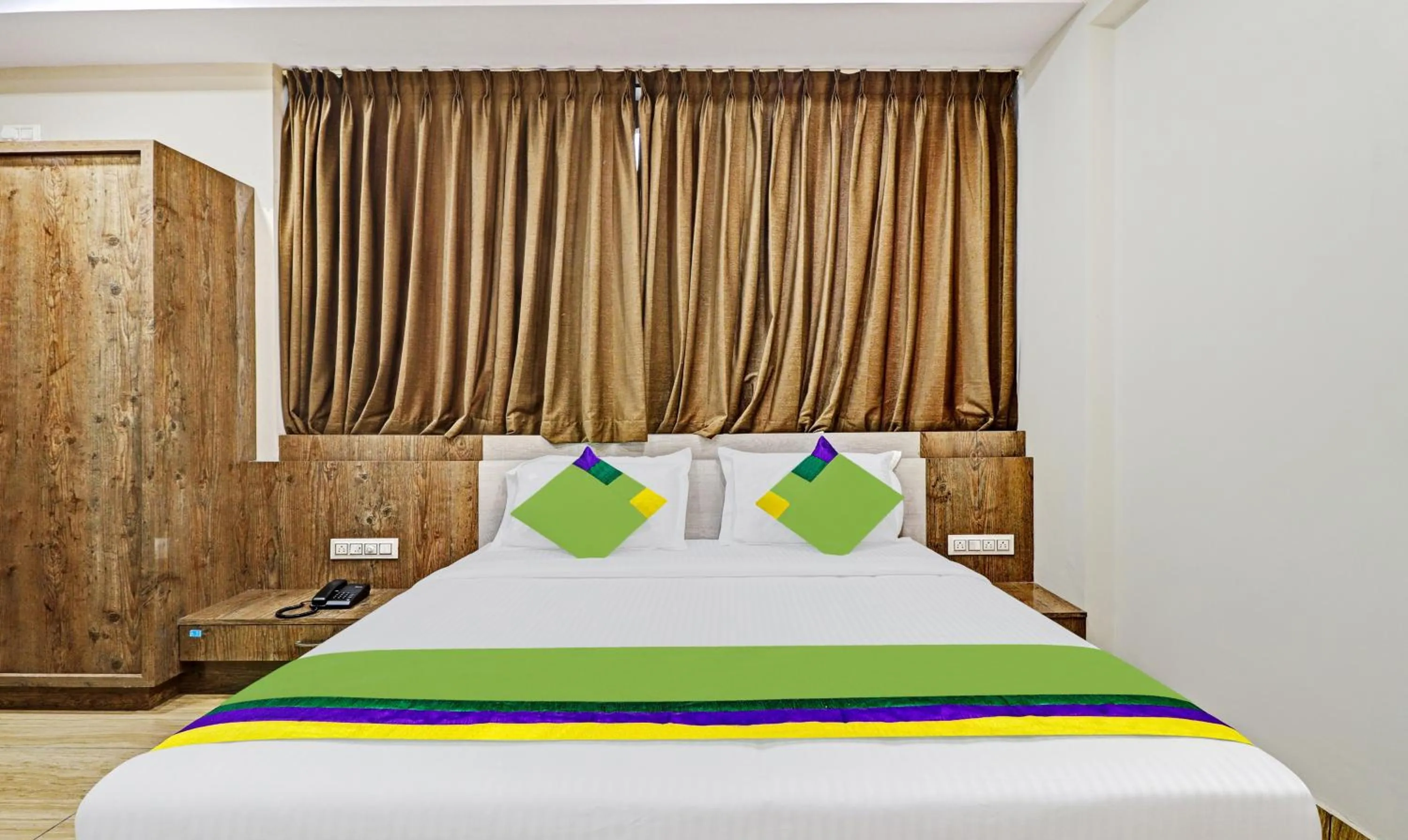 Photo of the whole room, Bed in Treebo Zion