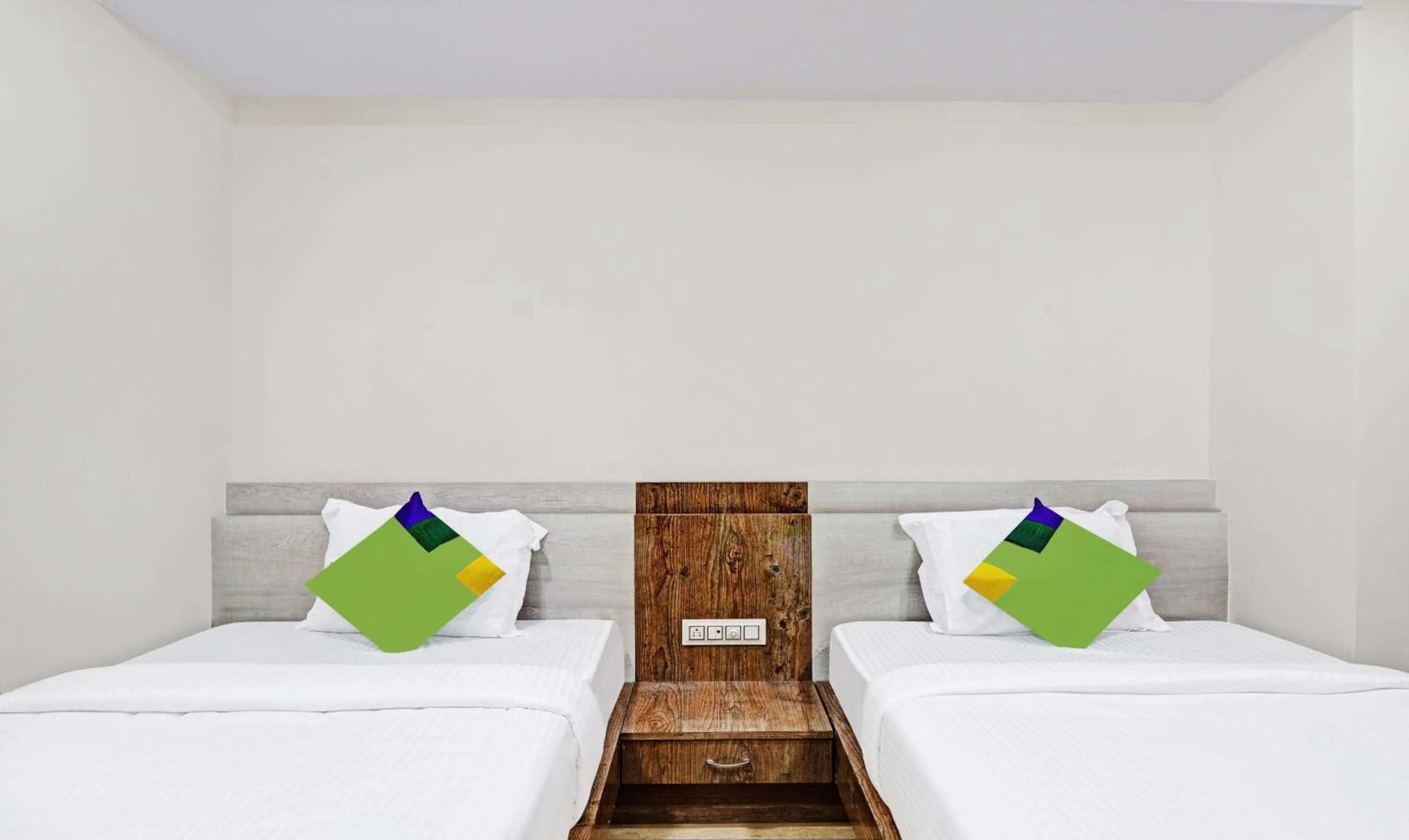 Photo of the whole room, Bed in Treebo Zion