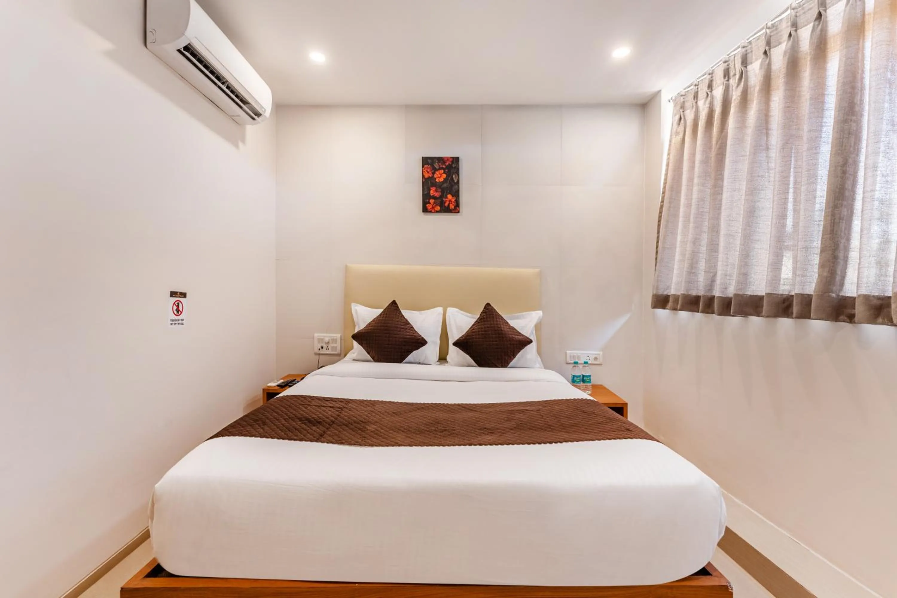 Photo of the whole room, Bed in Metropolis Business Hotel