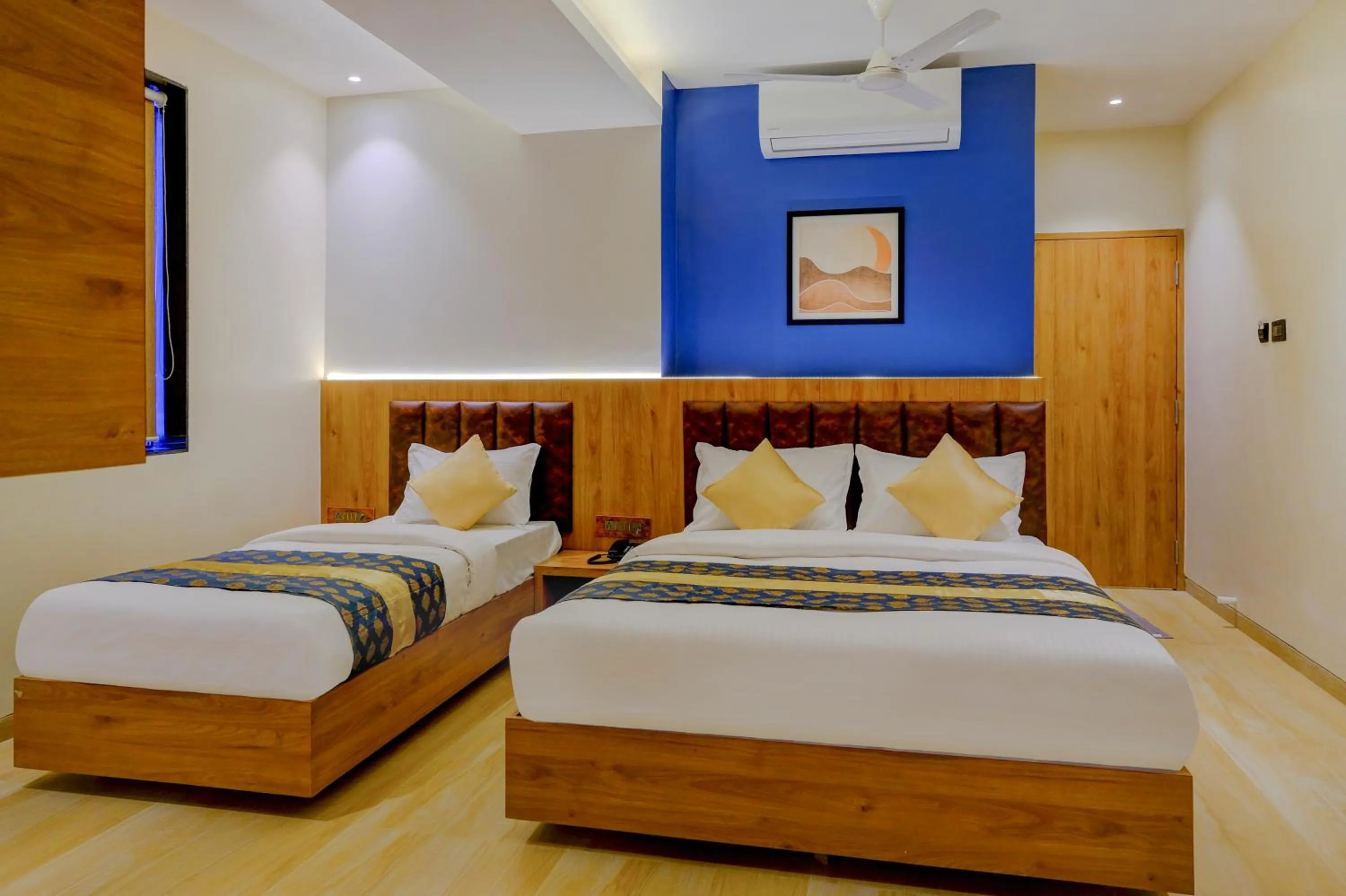 Bed in Metropolis Business Hotel