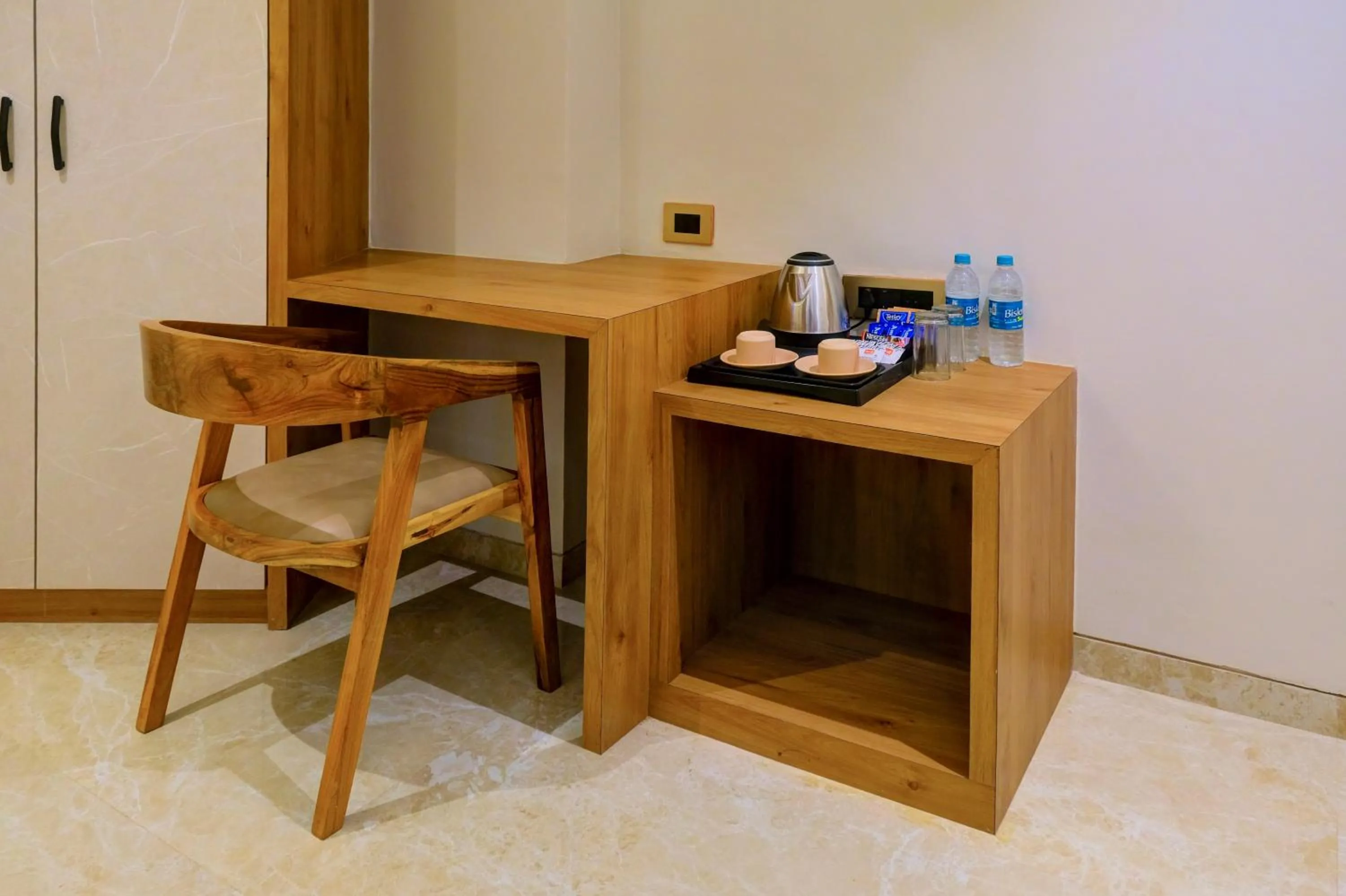 Seating area in Metropolis Business Hotel