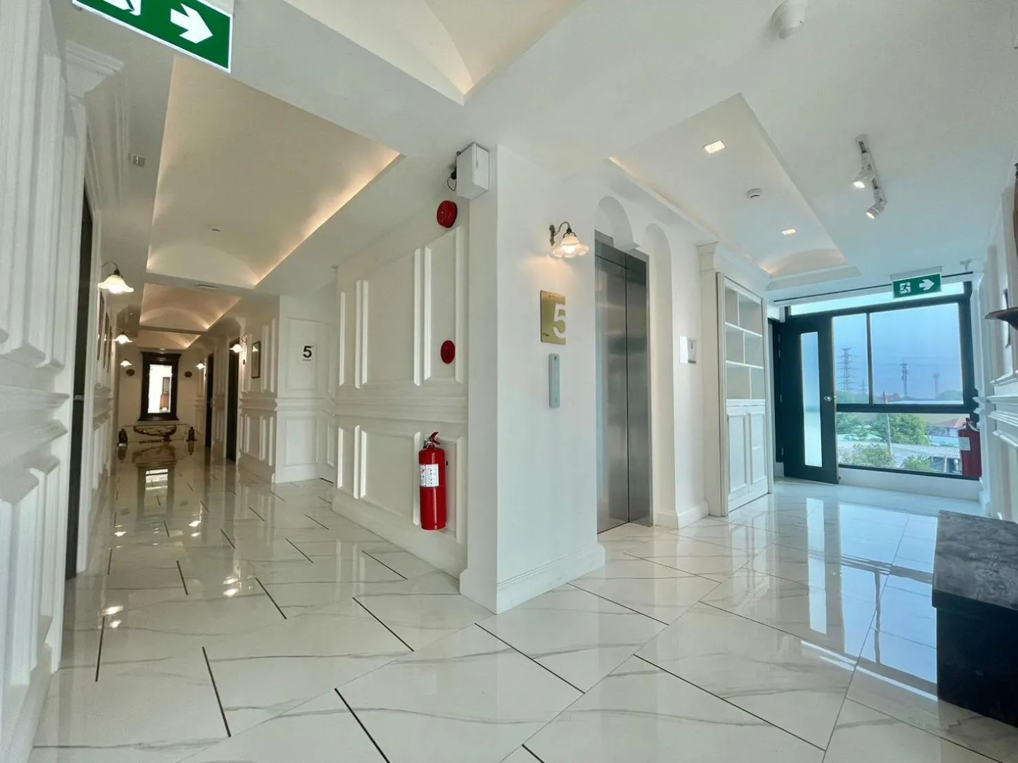 elevator in Wiang Ville Boutique Hotel